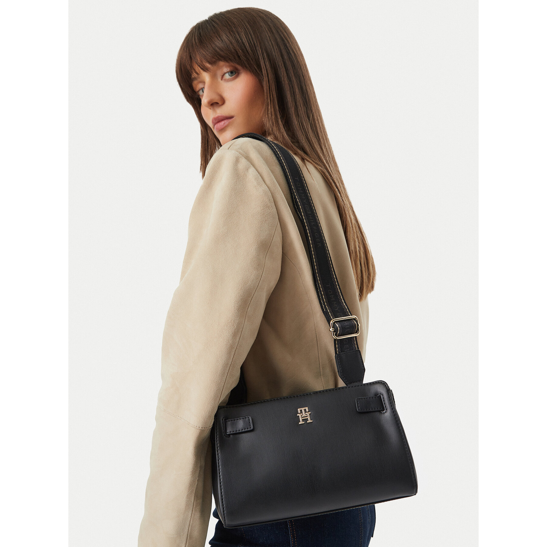 Ročna torba Tommy Hilfiger Th Joy Crossover AW0AW19065 Črna