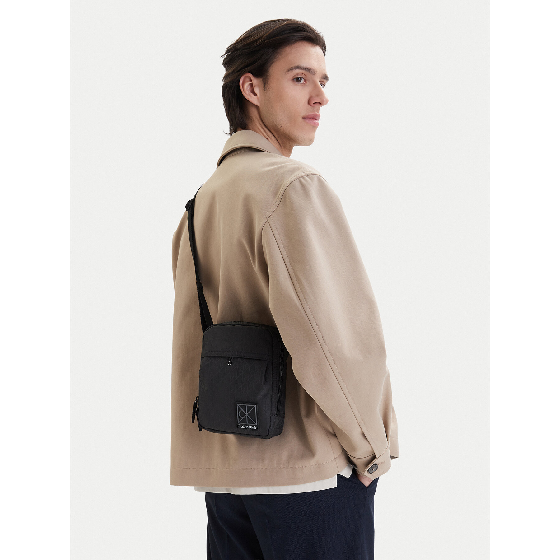 Τσαντάκι Calvin Klein Utility Emblem Reporter LV04D3303G Μαύρο