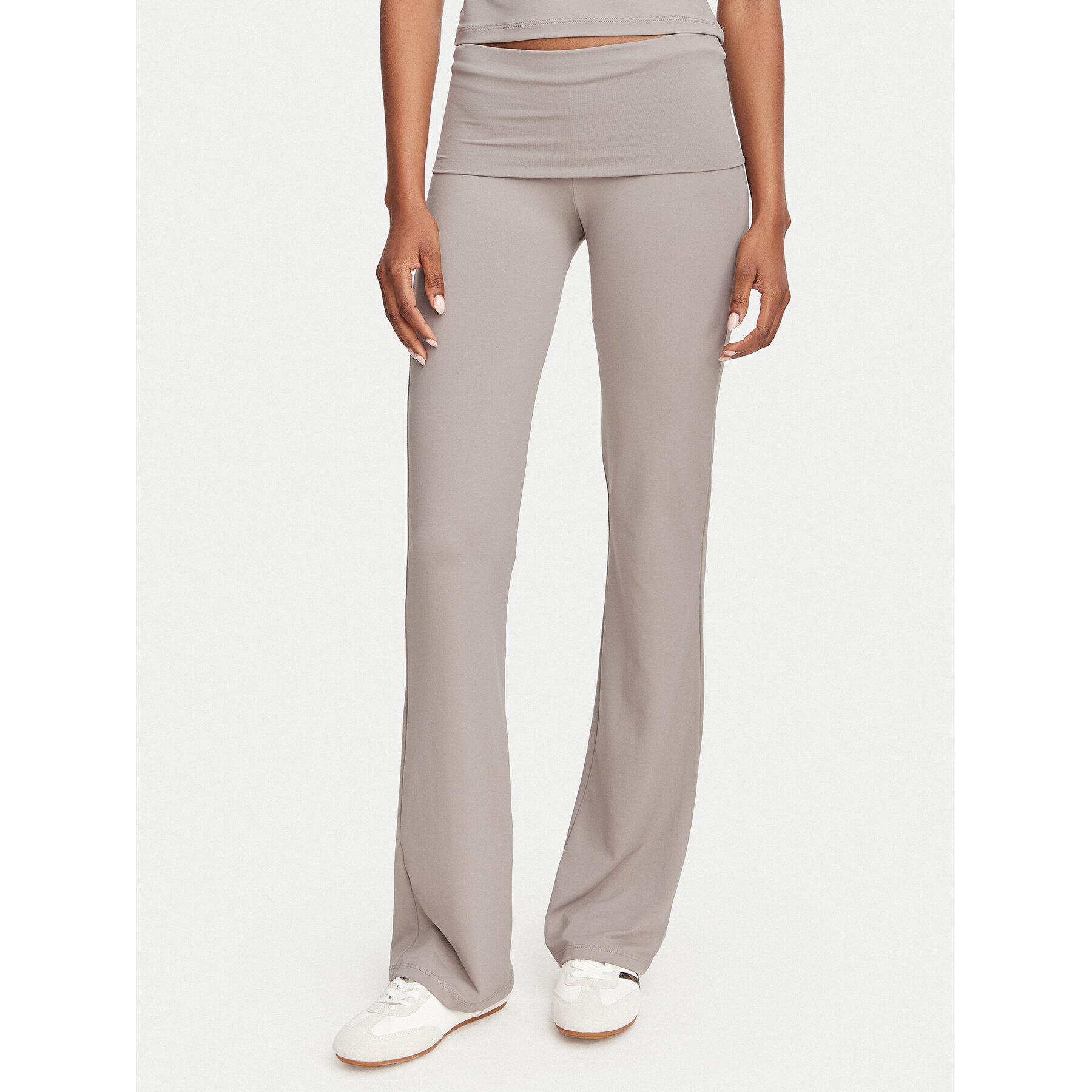Guess Leggings V6YB24 K4713 Dunkelbeige Flare Fit