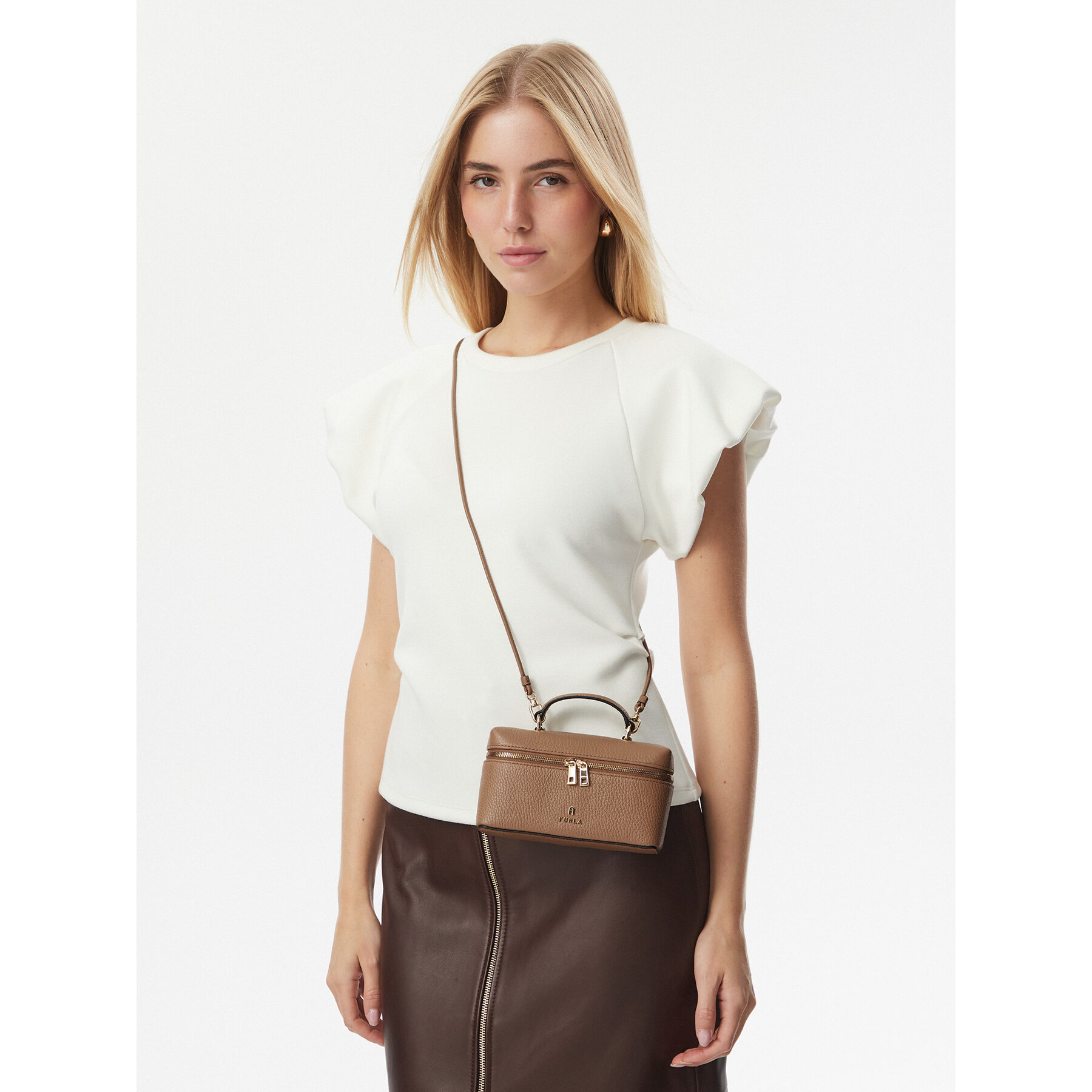 Дамска чанта Furla Camelia Micro WE00625 HSF000 4489S Бежов