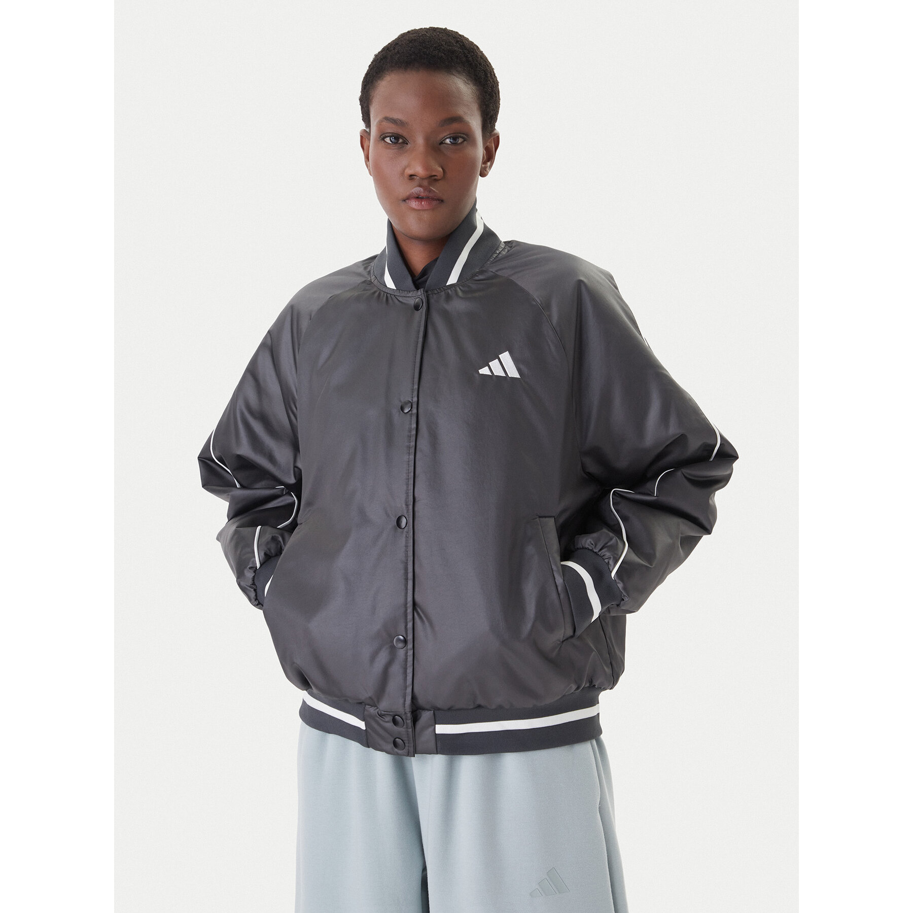 adidas Bomberjacke Stadium JZ6919 Grau Loose Fit
