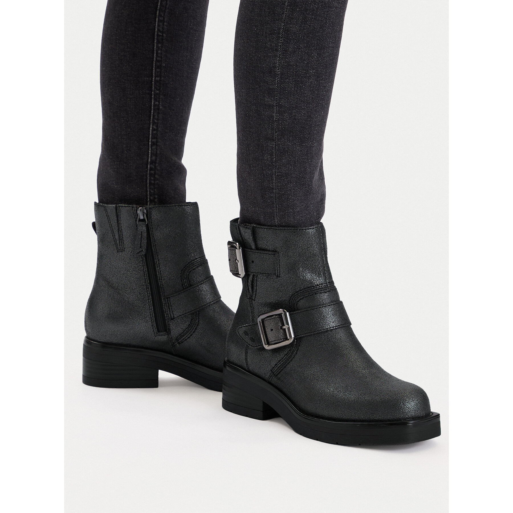 Čizme Clarks Rebelle Buckle 26178889 Srebrna
