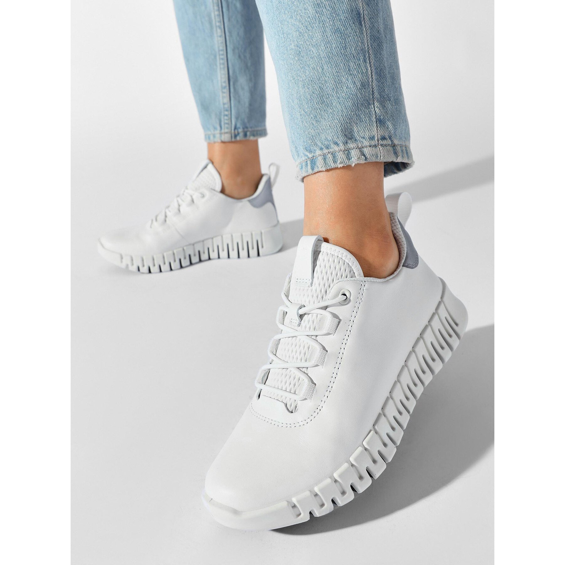 Sneakersy ECCO GRUUV W 21820360718 Biela