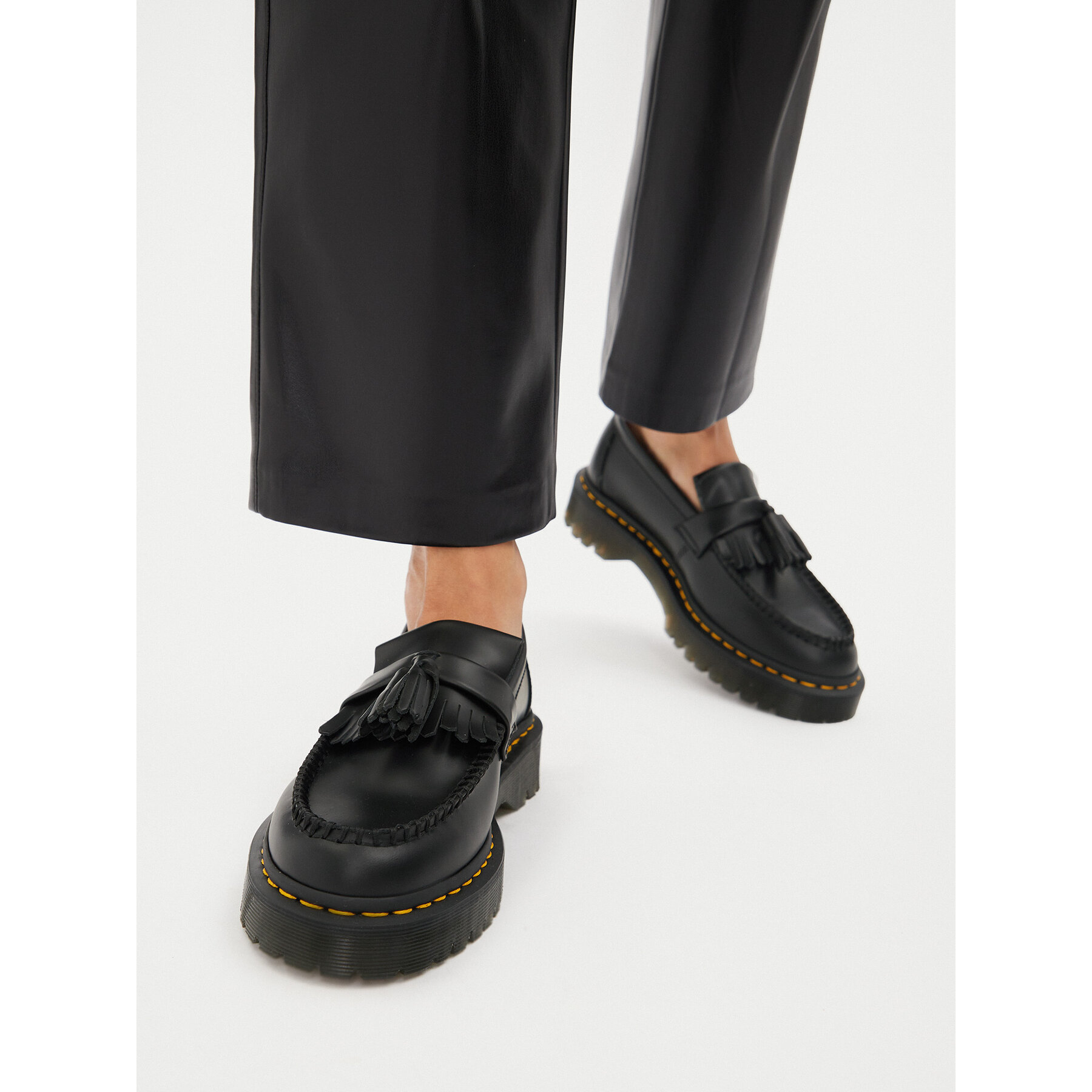 Čevlji brez vezalk Dr. Martens 26957001 Črna