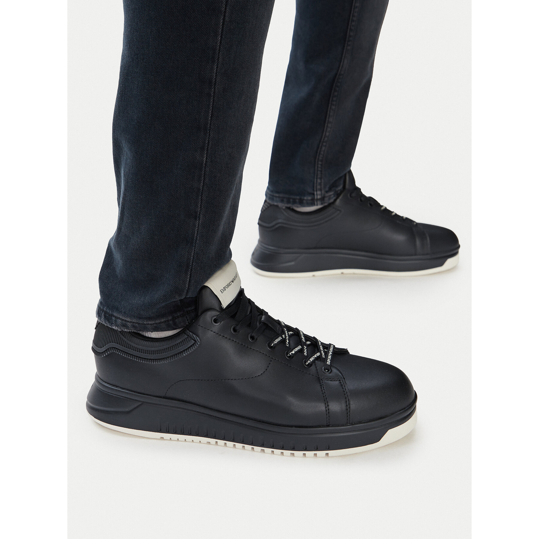 Superge Emporio Armani EM003663 AF18212 MC105 Črna