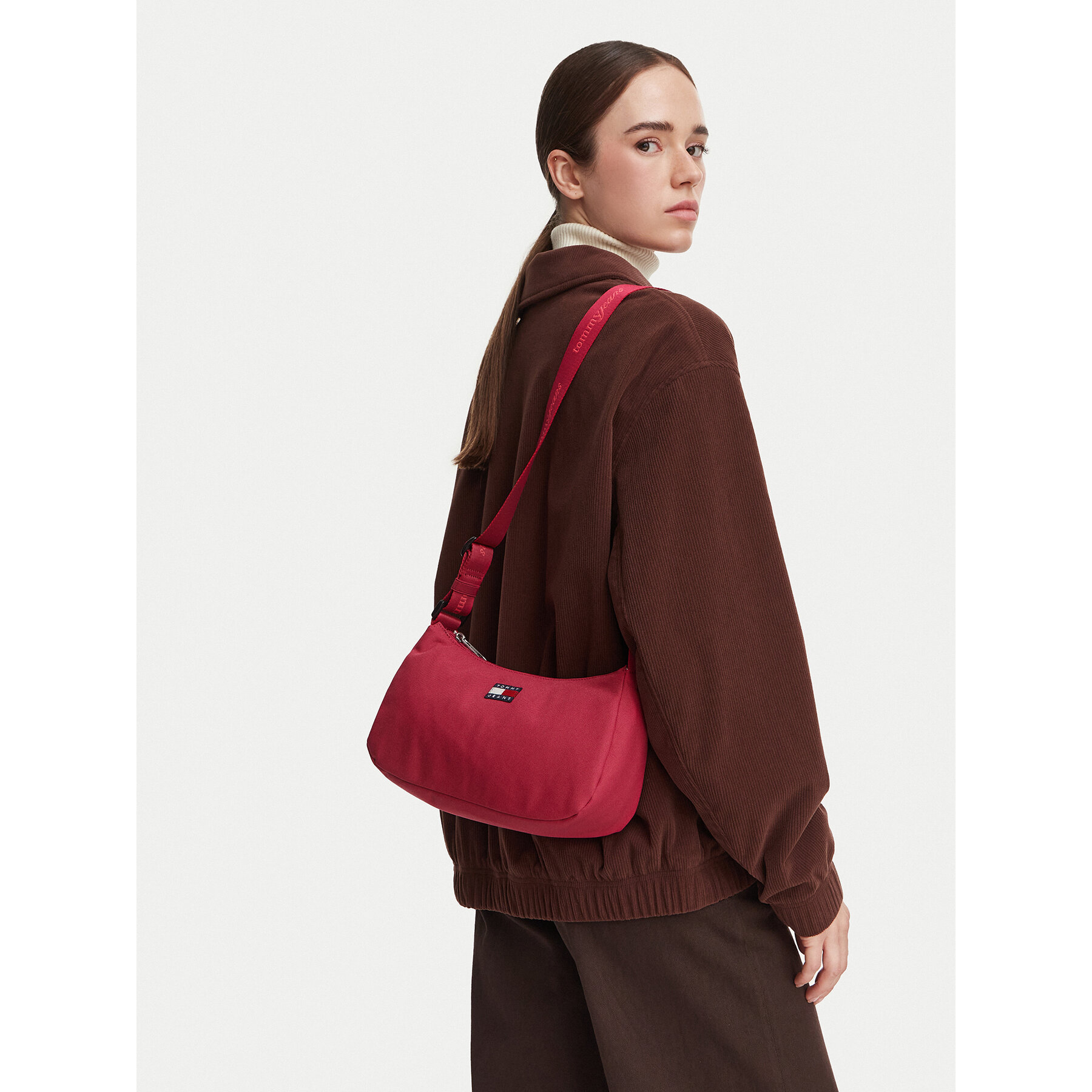 Дамска чанта Tommy Jeans Tjw Ess Daily Shoulder Bag AW0AW18768 Розов