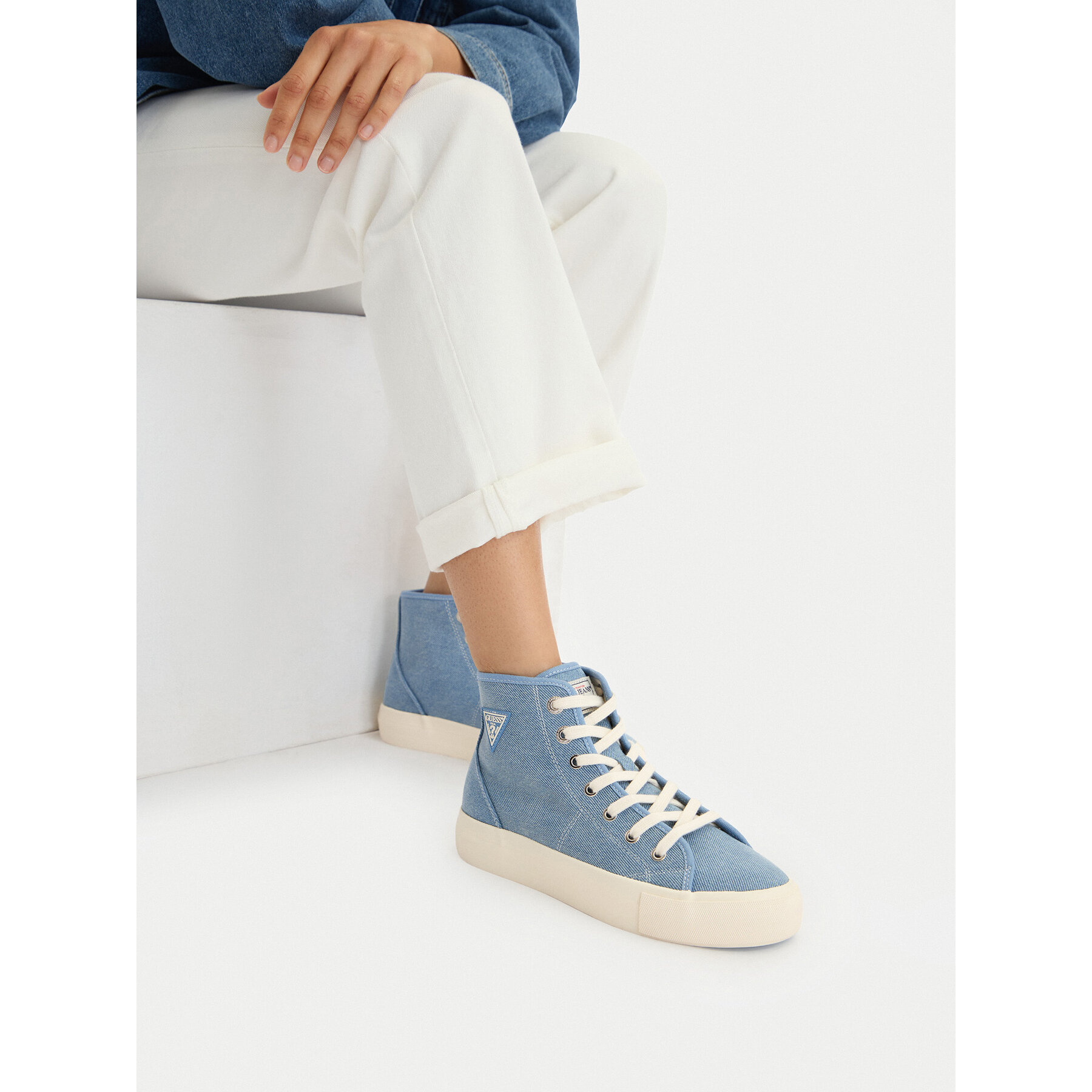 Tenisice Guess Jeans CWBEO-GJ202505163 Plava