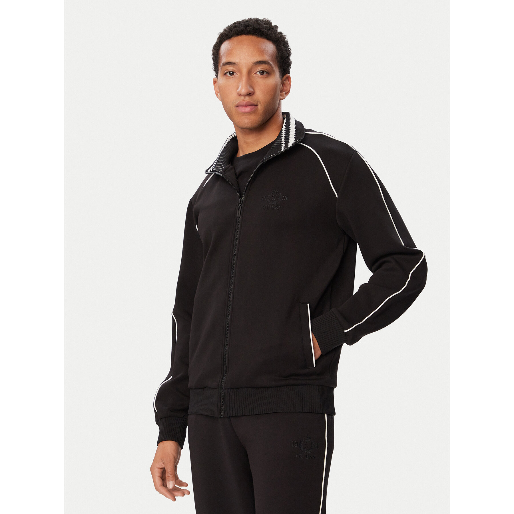 Guess Sweatshirt Z6BQ01 K6524 Schwarz Regular Fit