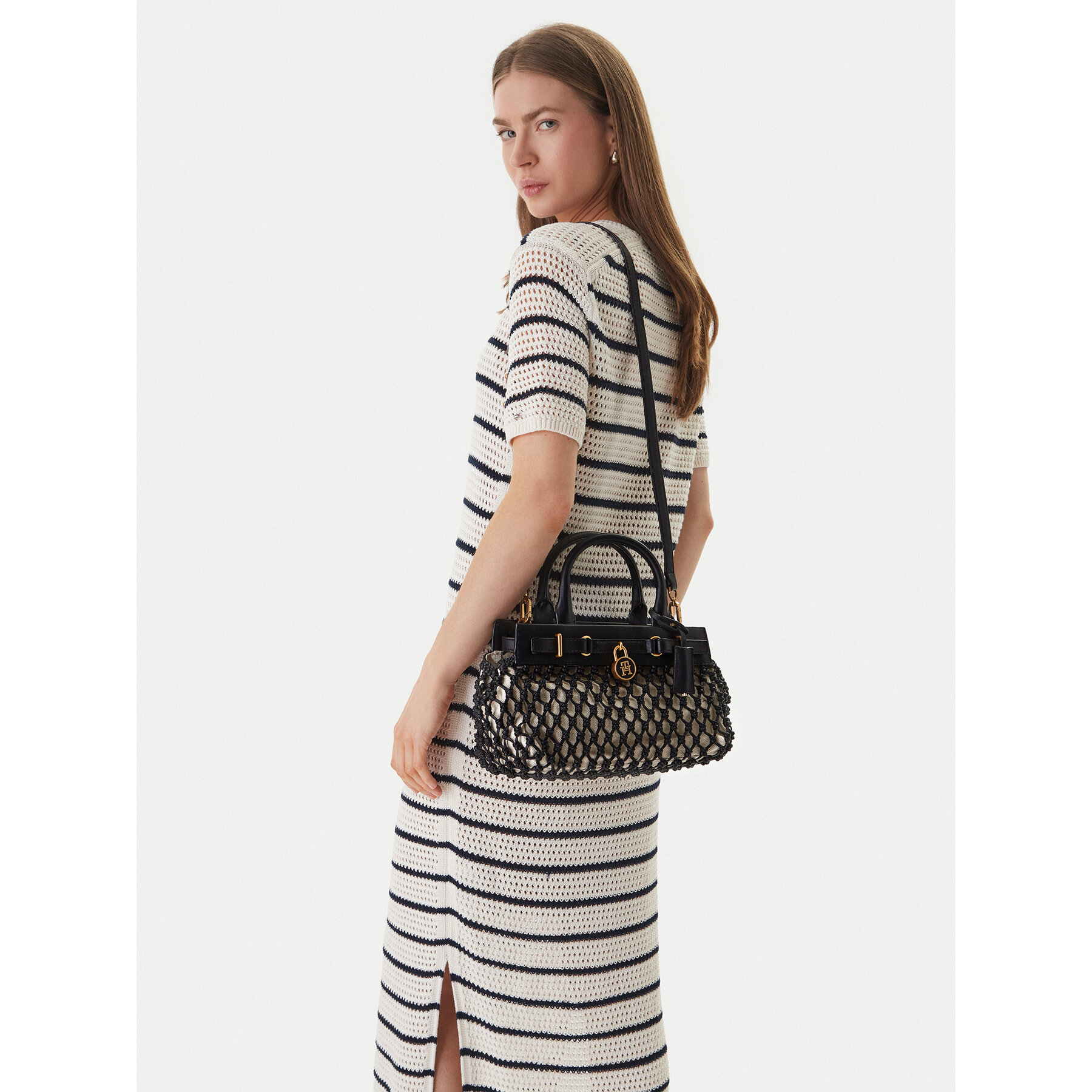 Ročna torba Tommy Hilfiger American Icon Mini Tote Macrame AW0AW18542 Črna