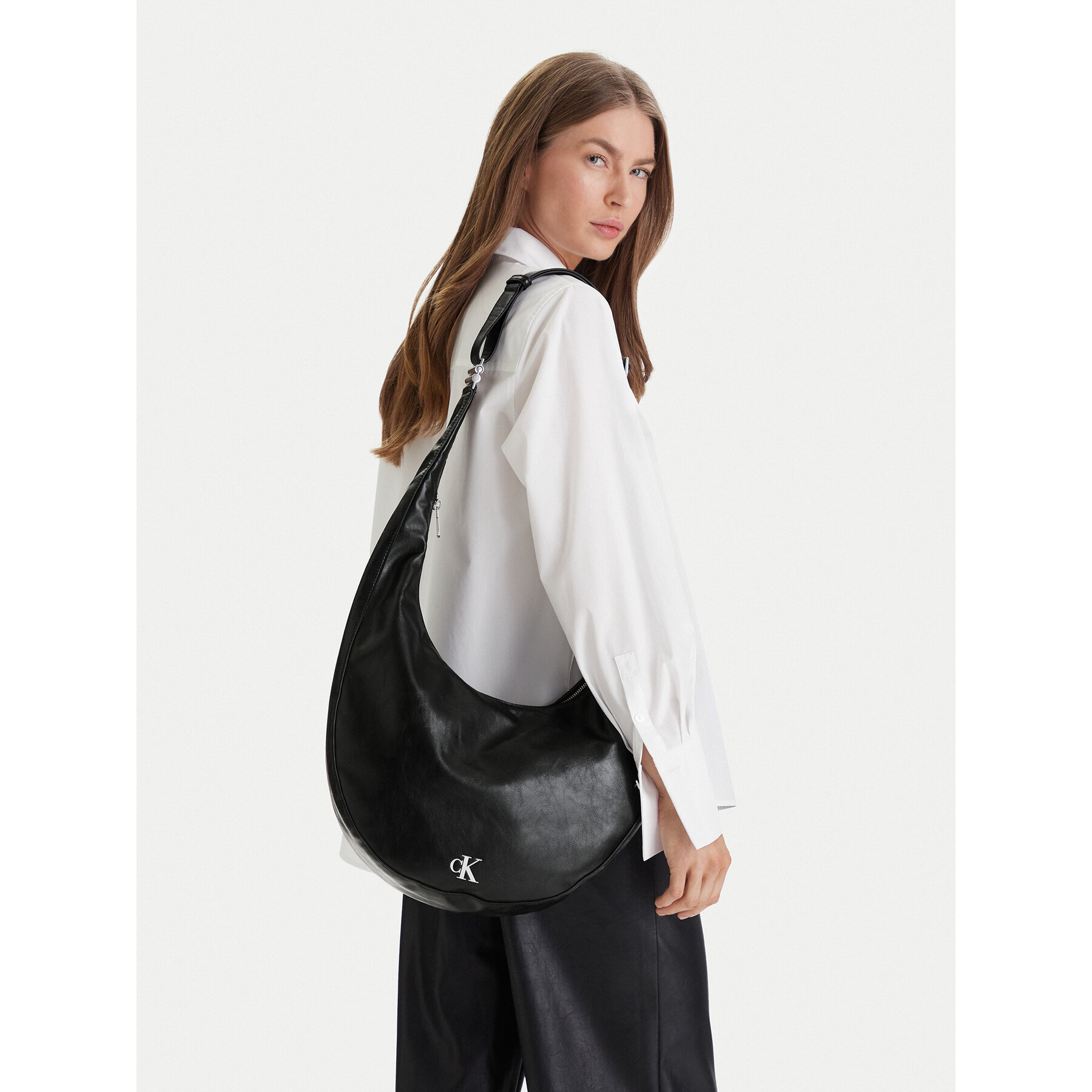 Ročna torba Calvin Klein Buckle Convertible Hobo Bag LV04F3446G Črna