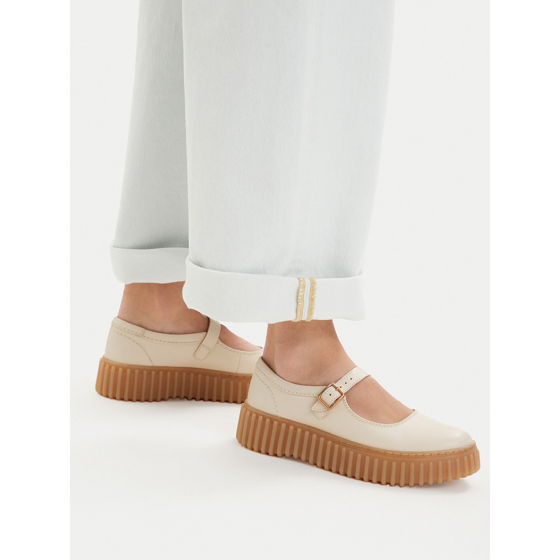 Poltopánky Clarks Torhill Jane 26186305 Écru
