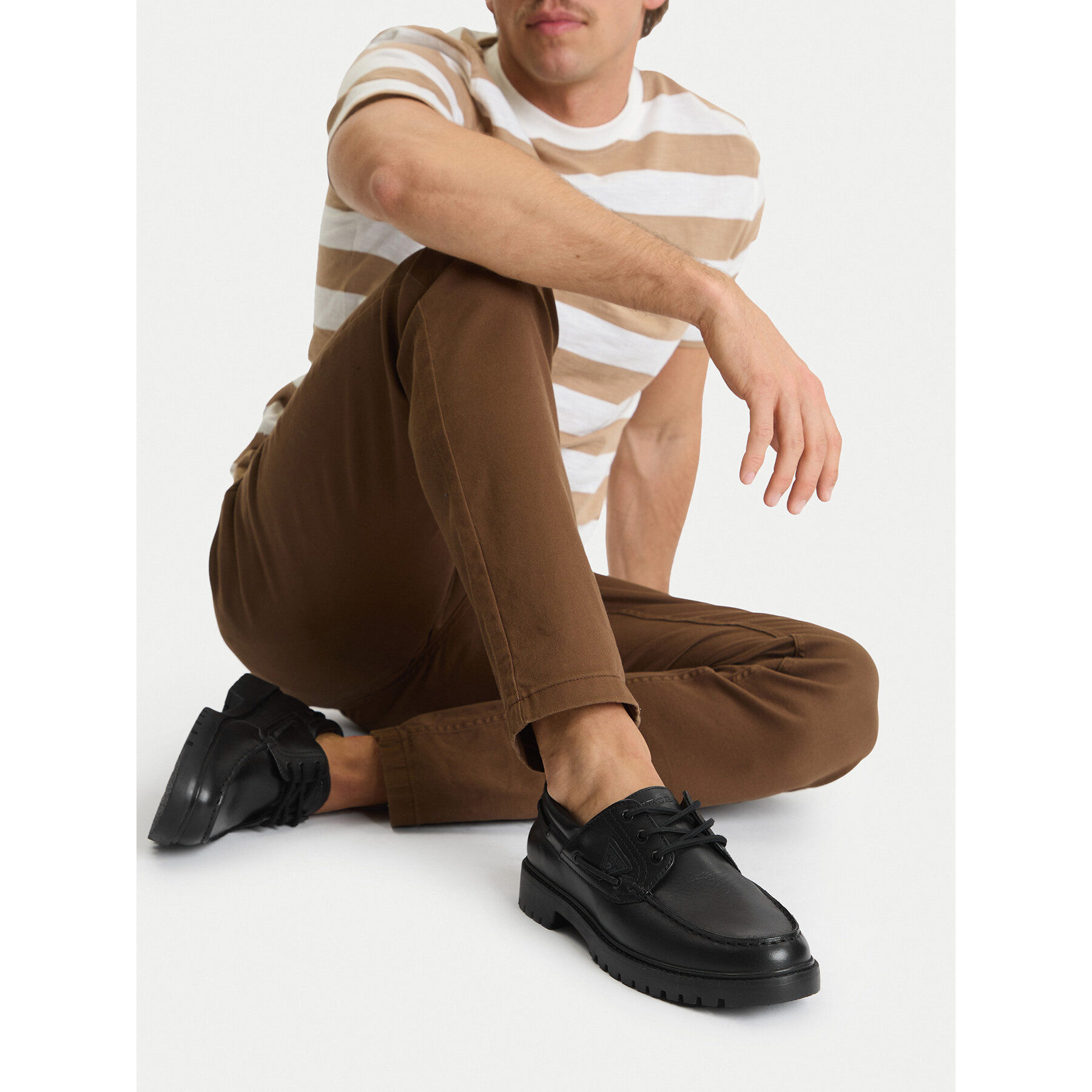 Nizki čevlji Guess Jeans CWBEO-FOX-01 MI08 Črna