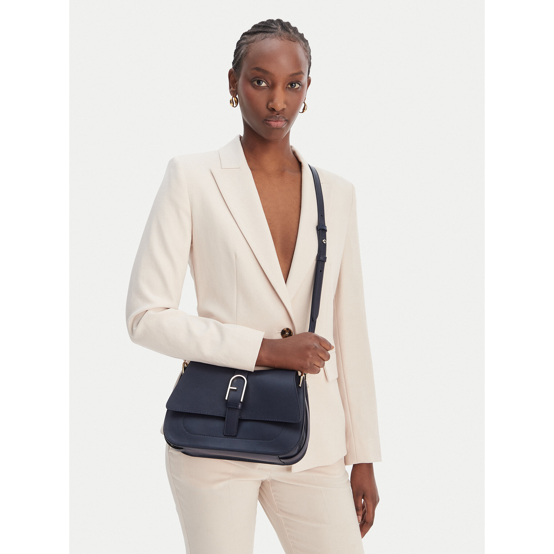 Ročna torba Furla Flow M Top WB00996 BX2045 BG 4852S Mornarsko modra