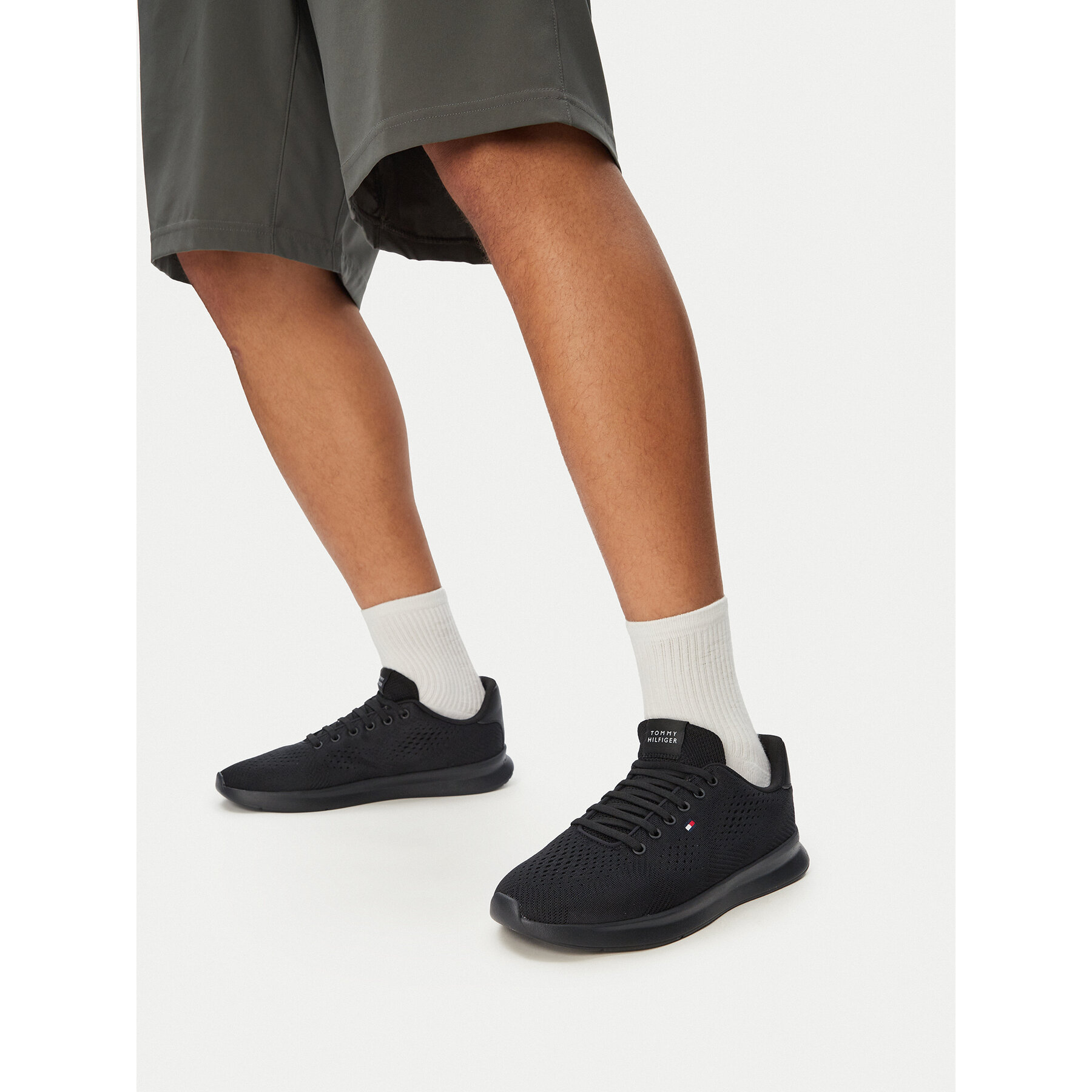 Superge Tommy Hilfiger Lightweight Runner FM0FM05909 Črna
