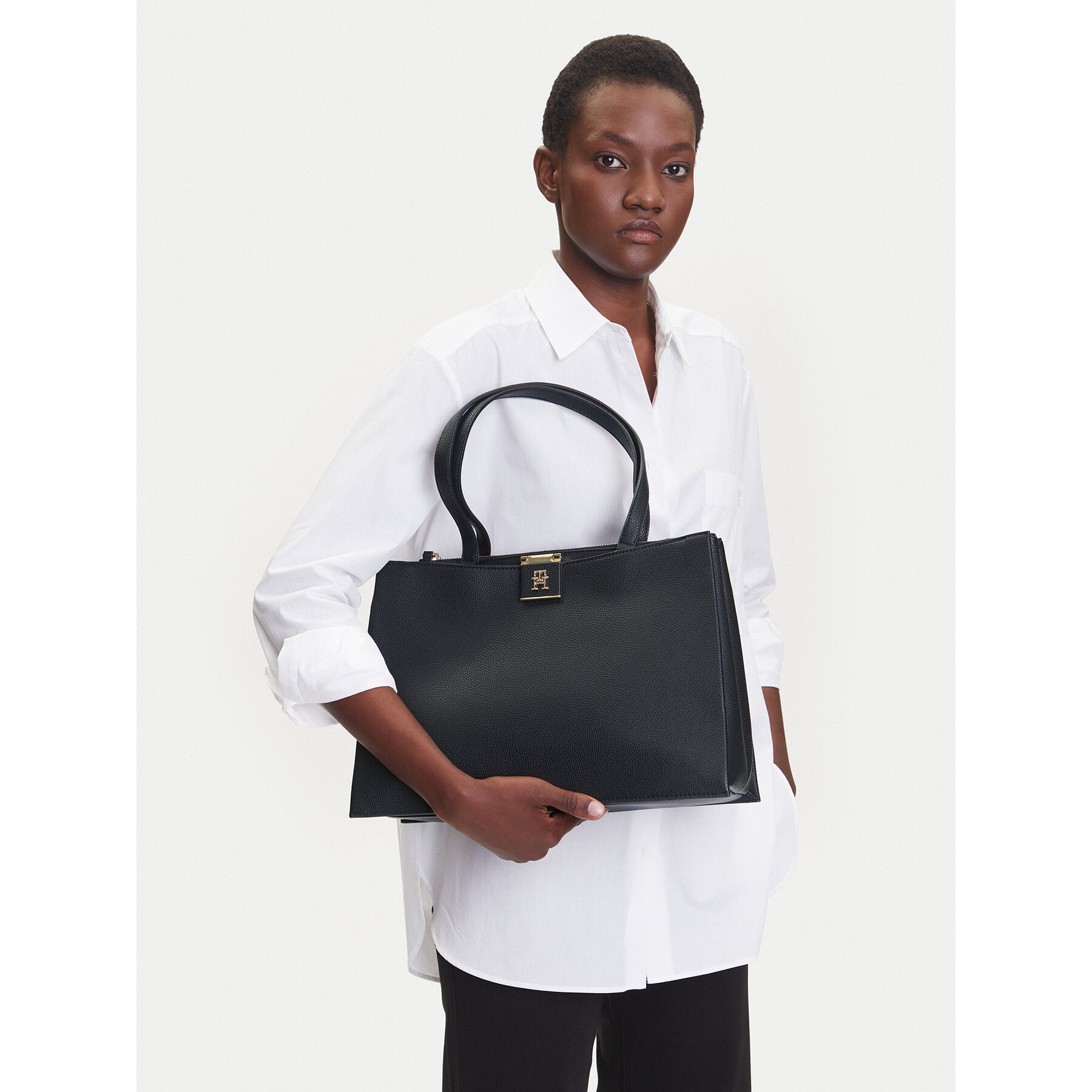 Ročna torba Tommy Hilfiger Th Her Tote AW0AW17191 Črna