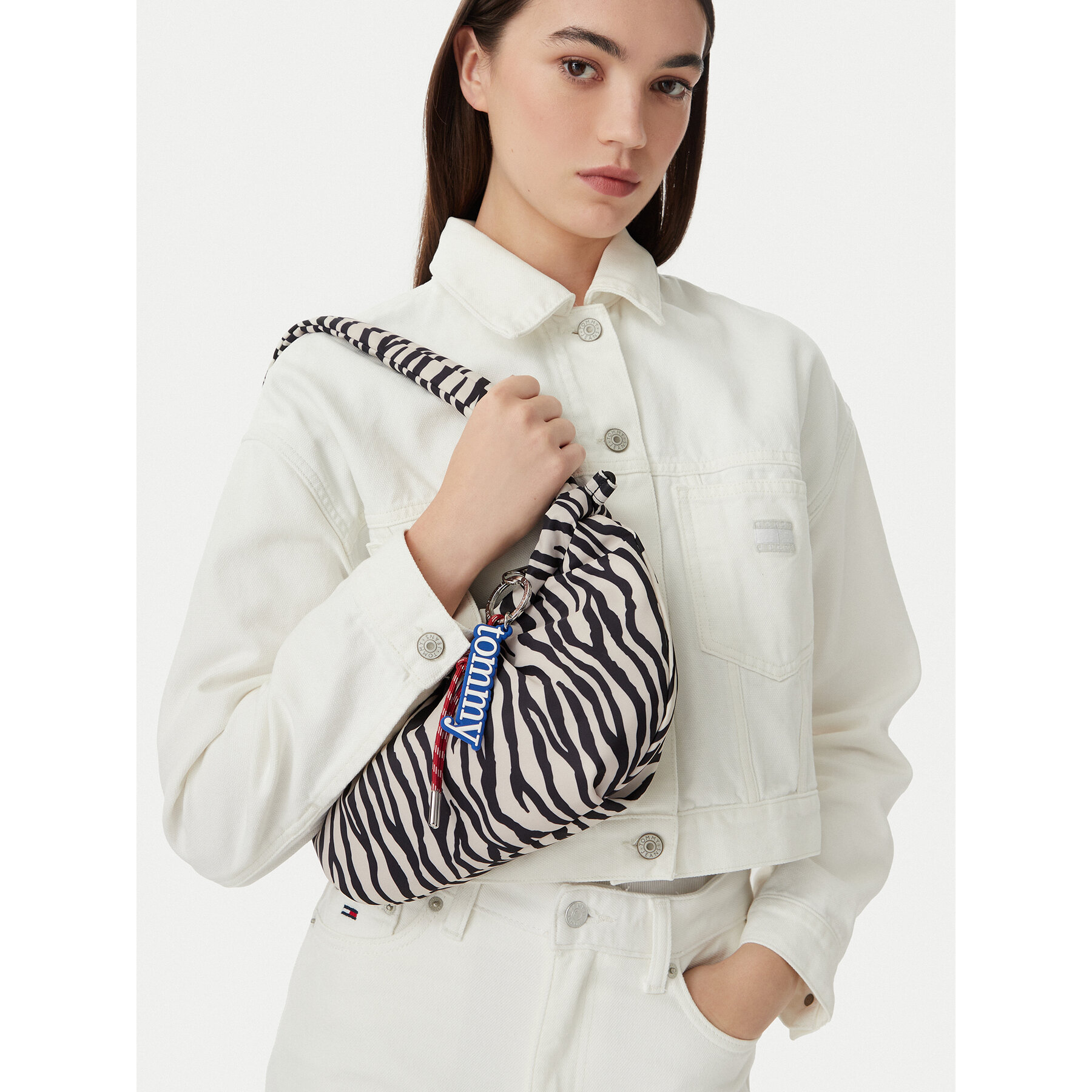 Kabelka Tommy Jeans Tjw Icon Charms Zebra Shlder Bag AW0AW18882 Farebná
