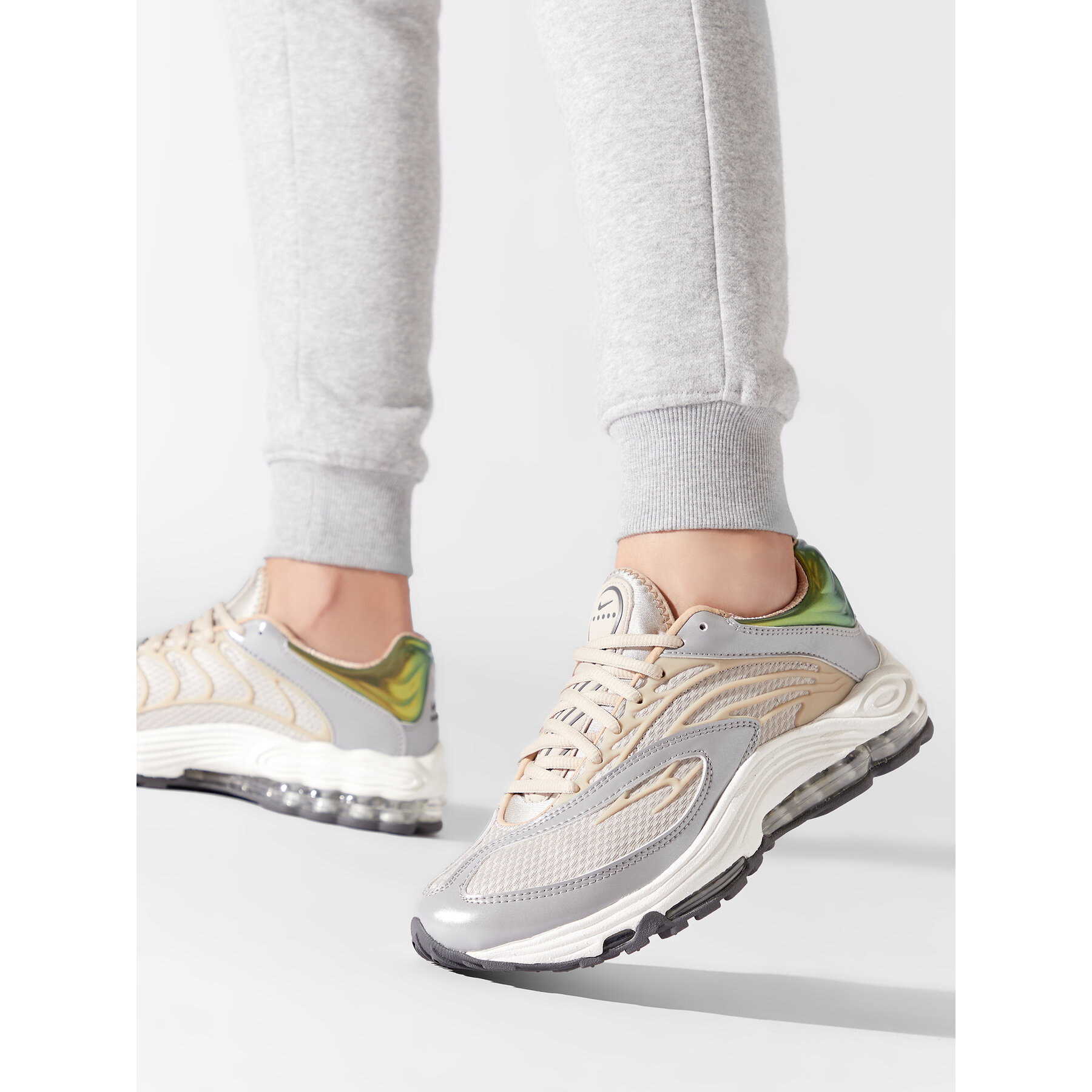Superge Nike Air Tuned Max DC9391 200 Bež