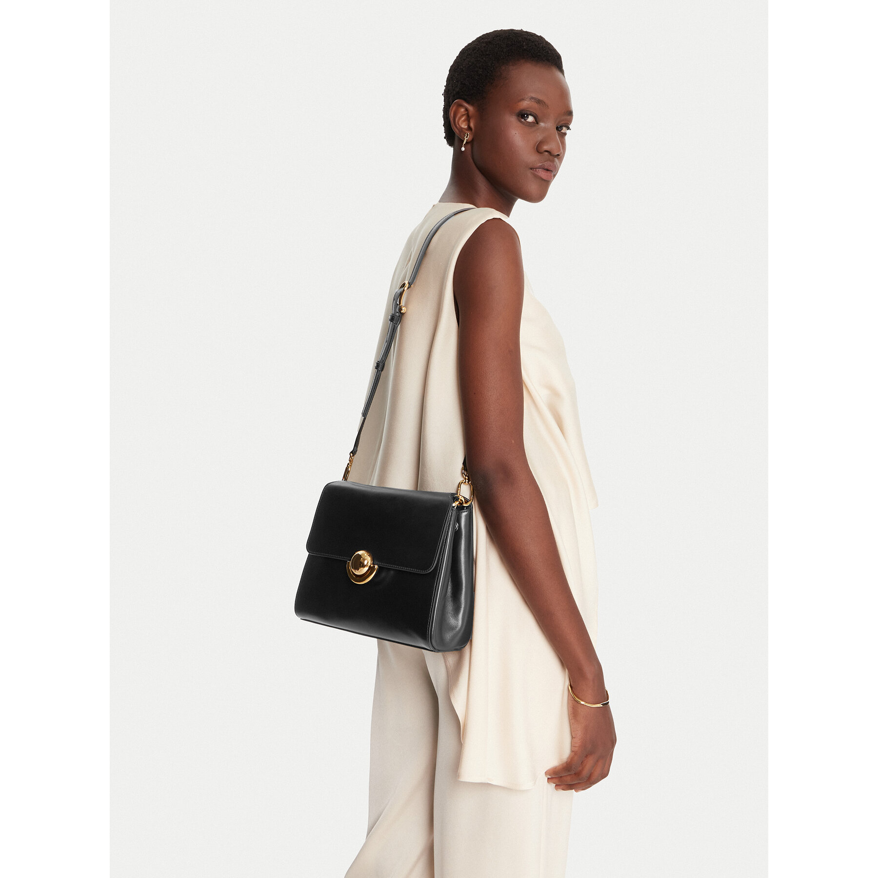 Ročna torba Furla WB01957-BX4184-O6000-1-002-20-IT-B Črna