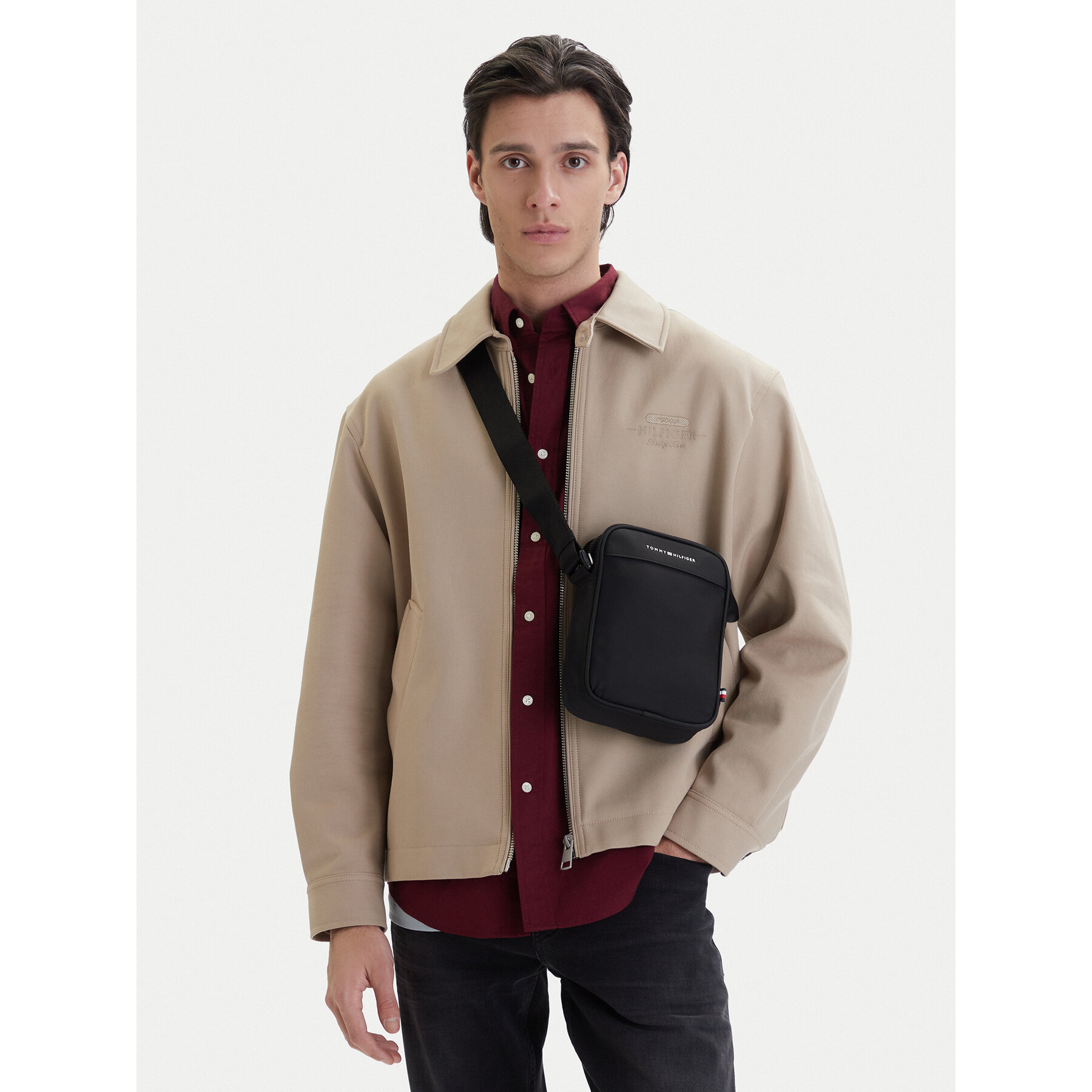 Válltáska Tommy Hilfiger Th Repreve Mini Reporter AM0AM14150 Fekete