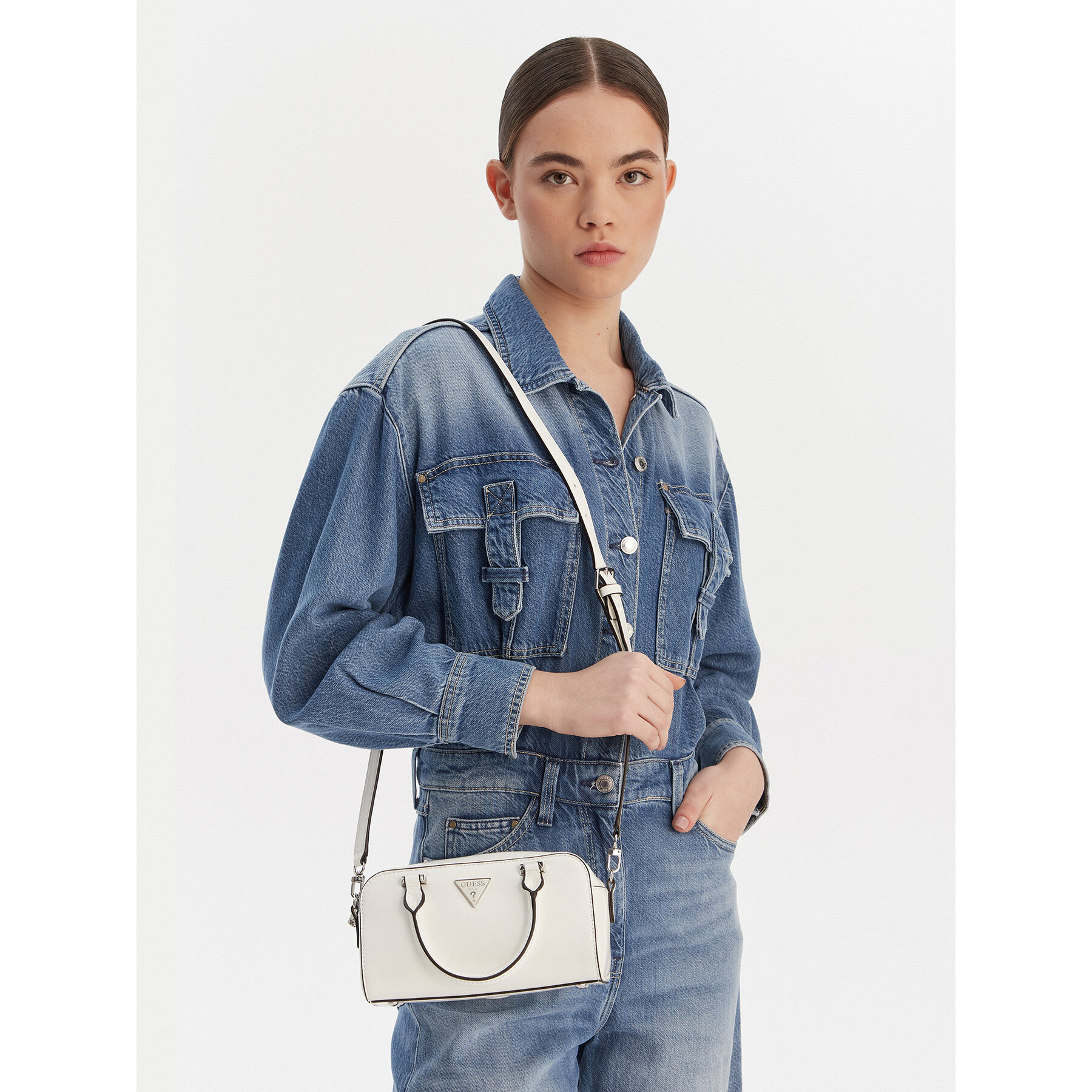 Дамска чанта Guess Arnela Mini HWNY94 96740 Бял