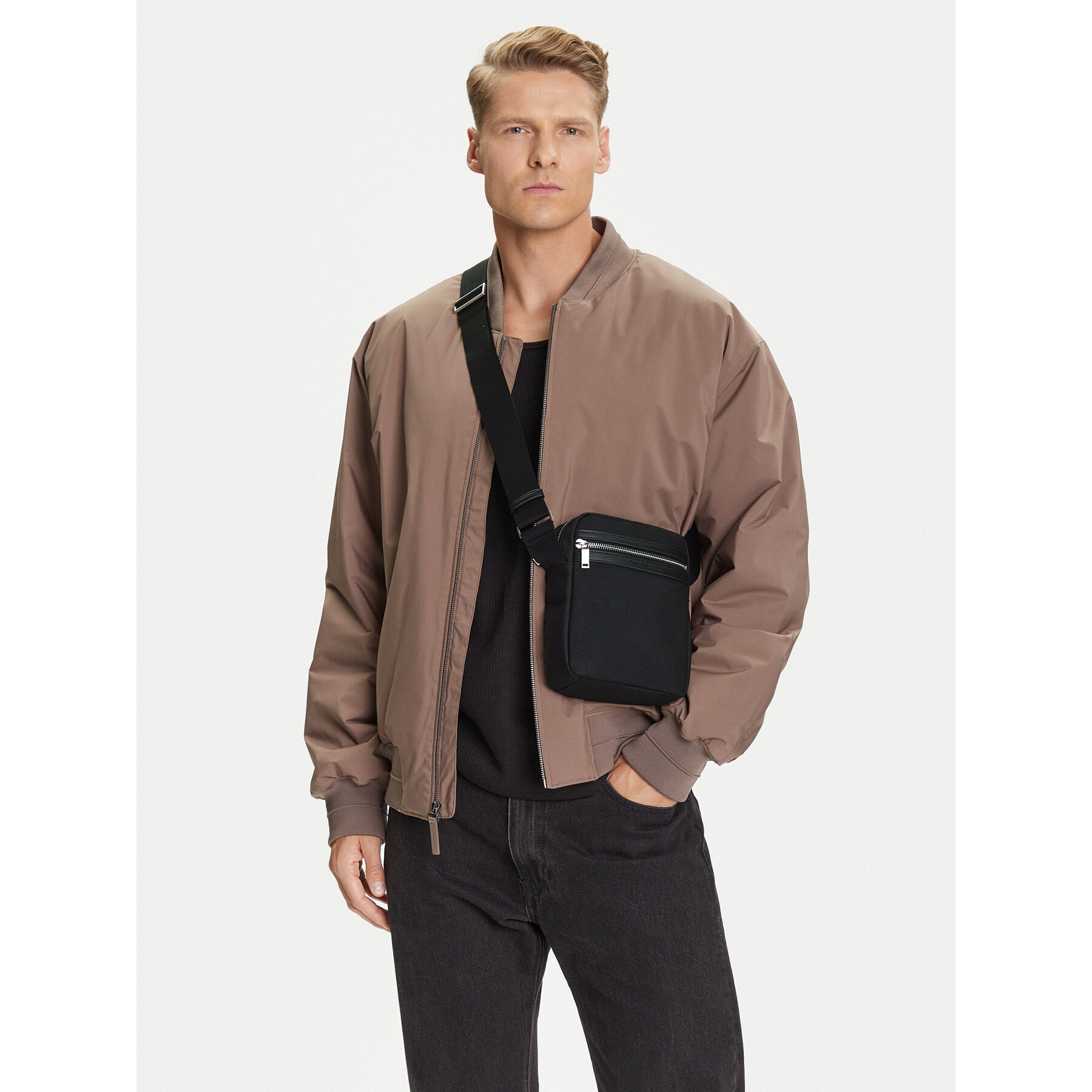 Geantă crossover Calvin Klein Contrast Reporter LV04D3175G Negru