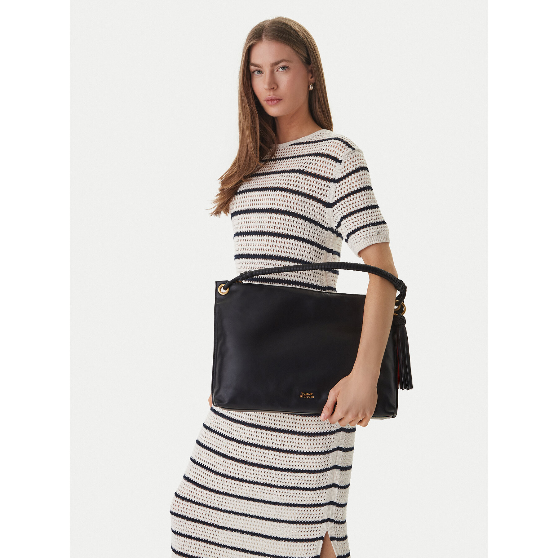 Ročna torba Tommy Hilfiger Th Statement Leather Bag AW0AW18621 Črna