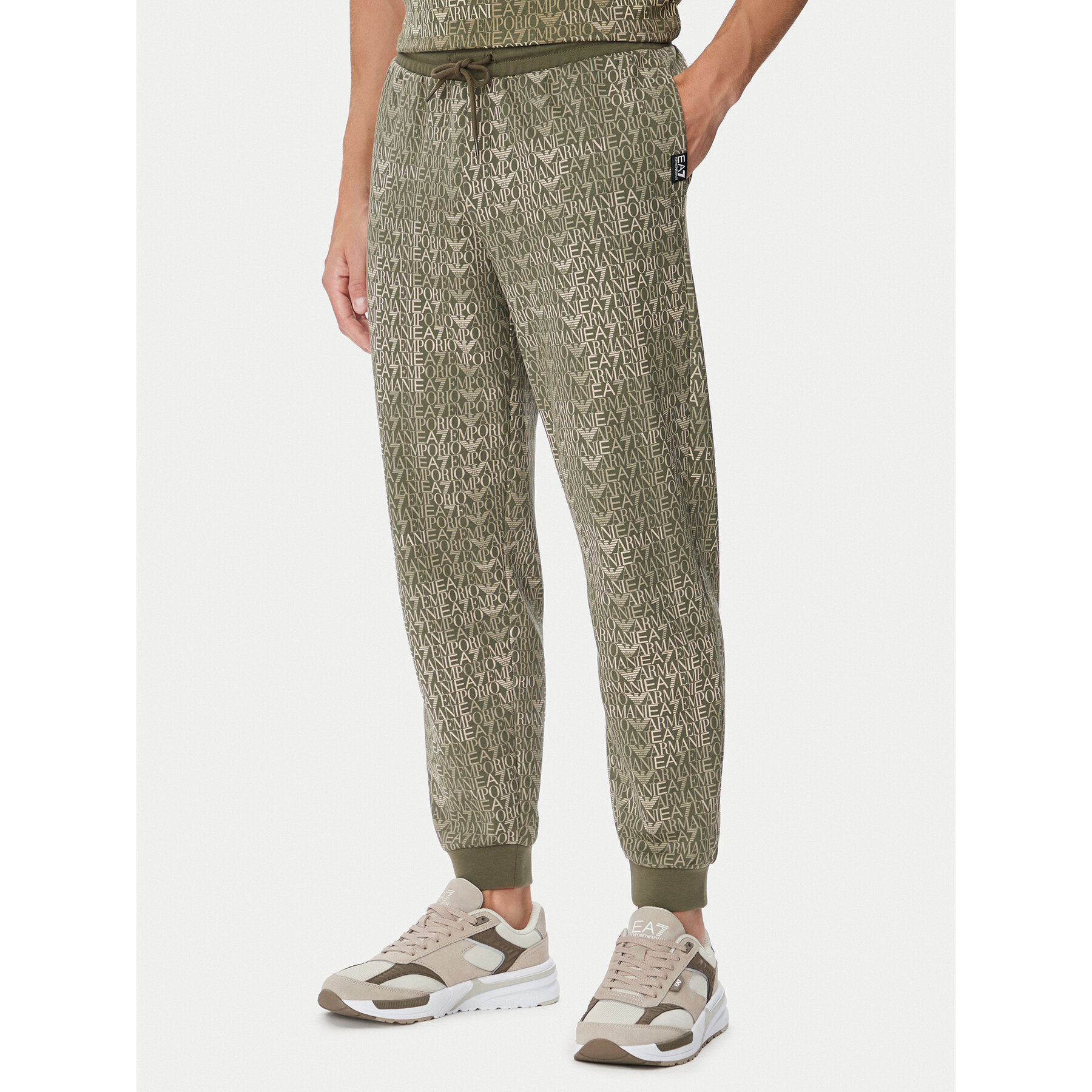EA7 Emporio Armani Jogginghose 7M002207 AF12660 F7011 Grün Regular Fit