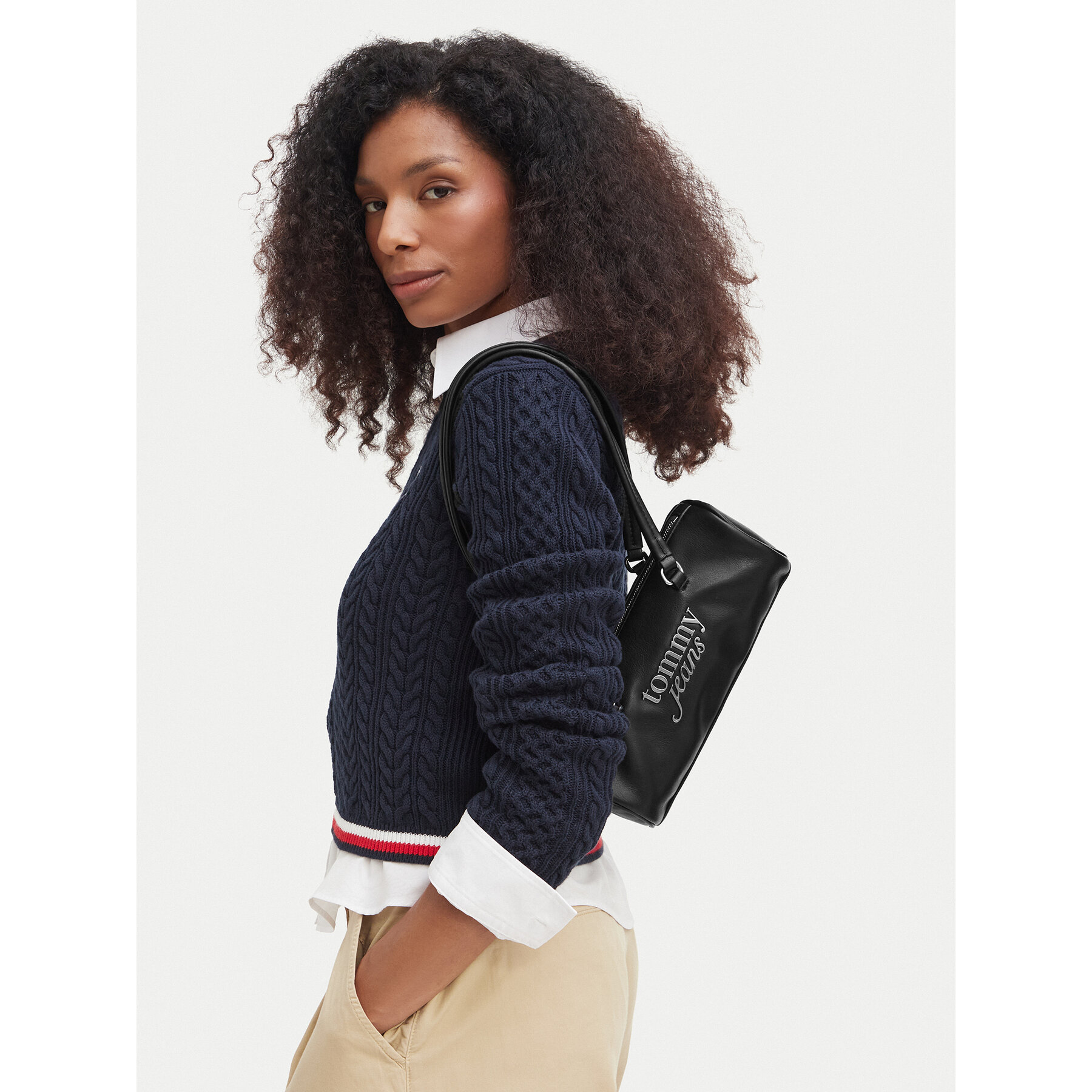 Torbica Tommy Jeans Tjw Bold Script Shoulder Barrel AW0AW19055 Crna