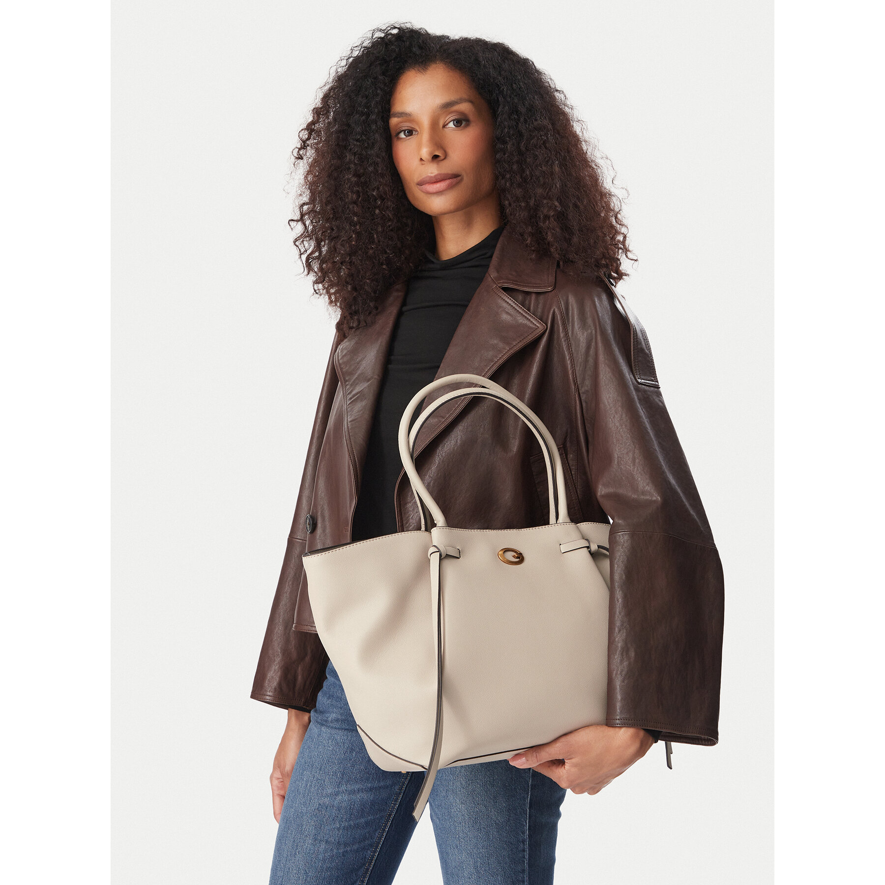 Дамска чанта Guess Allegra HWBG22 37230 Бежов