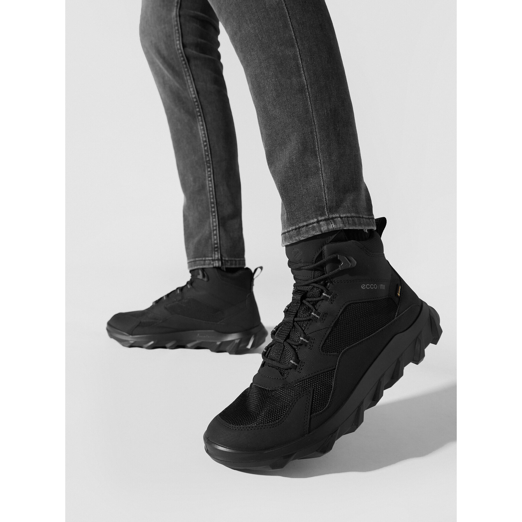 Trekingová obuv ECCO Mx Low Mid Gtx Tex GORE-TEX 82022451052 Čierna