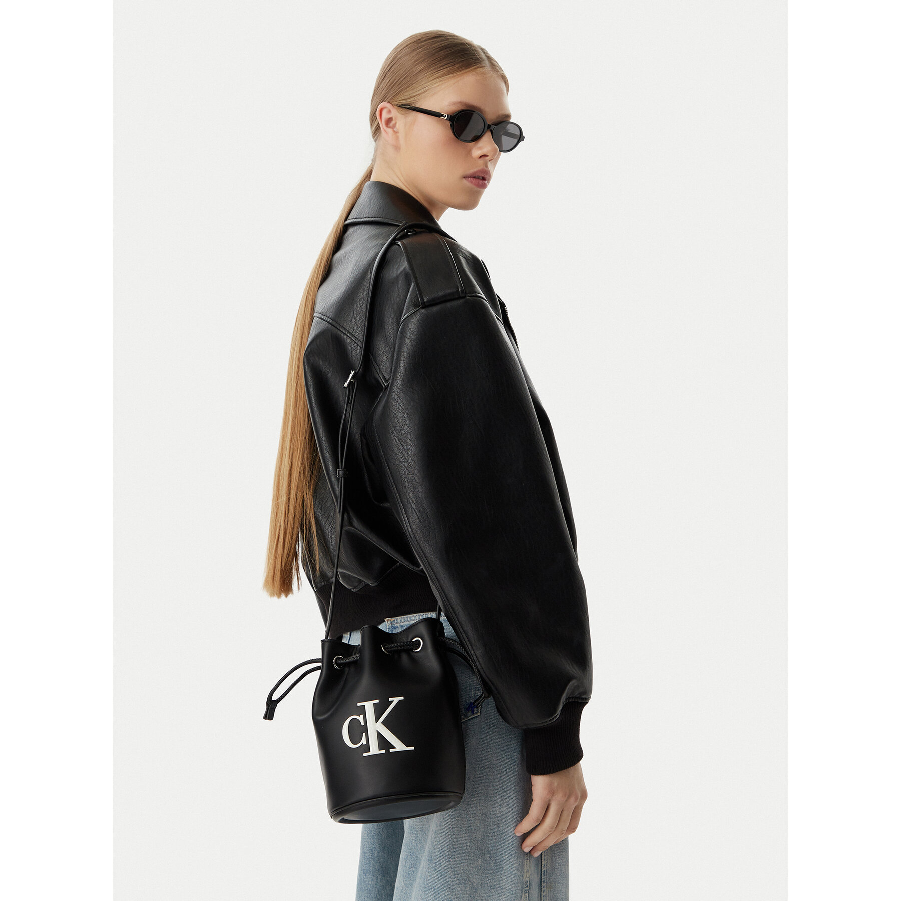 Ročna torba Calvin Klein Bold Ck Small LV04F3640G Črna