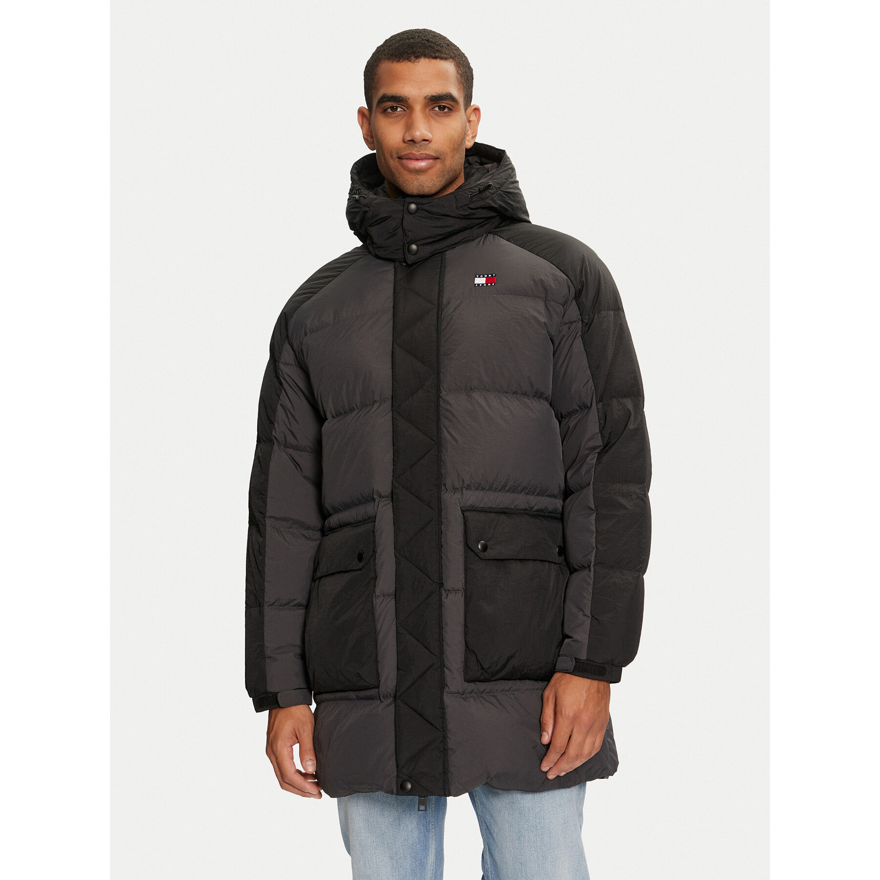 Tommy Jeans Daunenjacke DM0DM19999 Schwarz Regular Fit