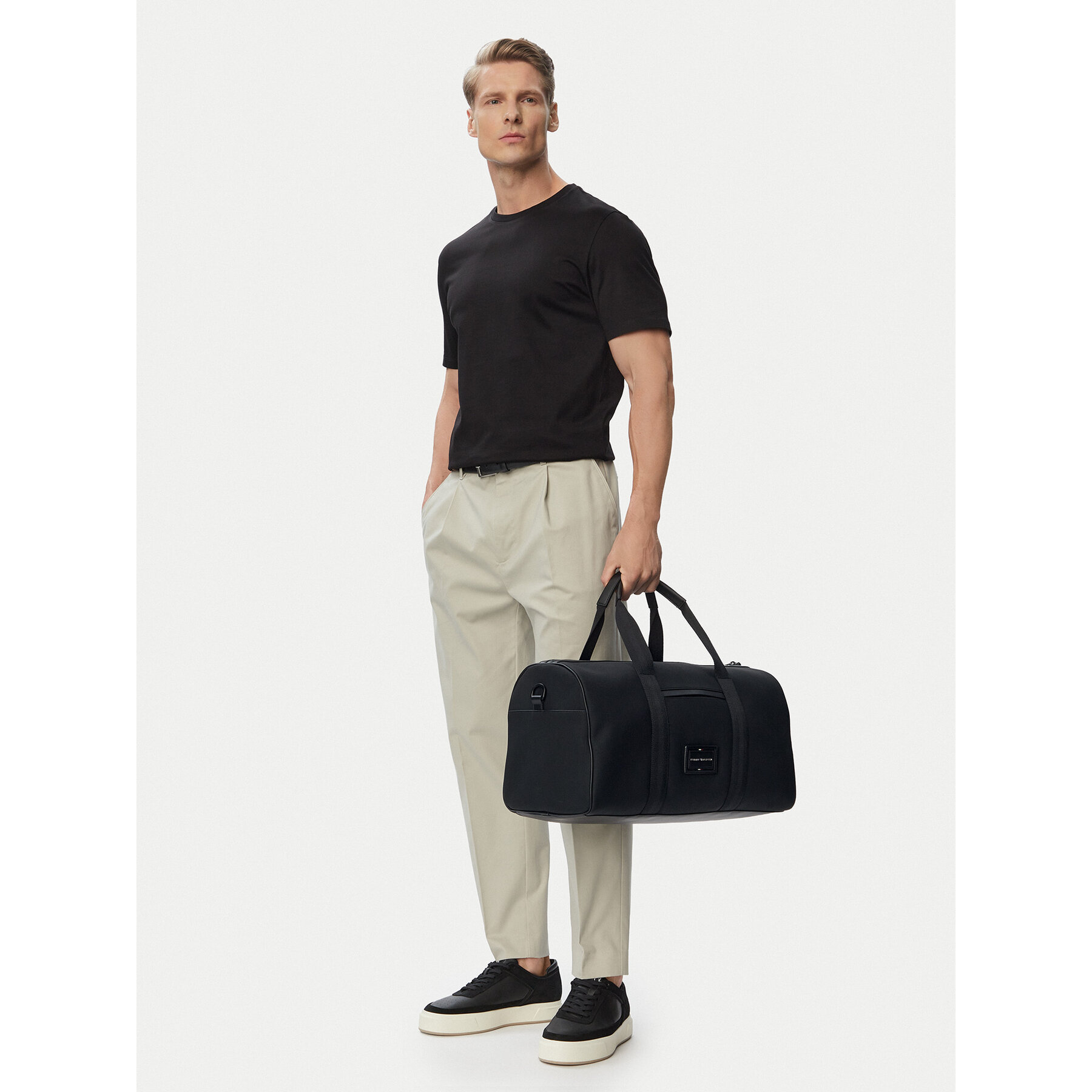 Víkendová taška Tommy Hilfiger Th Foundation Duffle AM0AM14441 Čierna