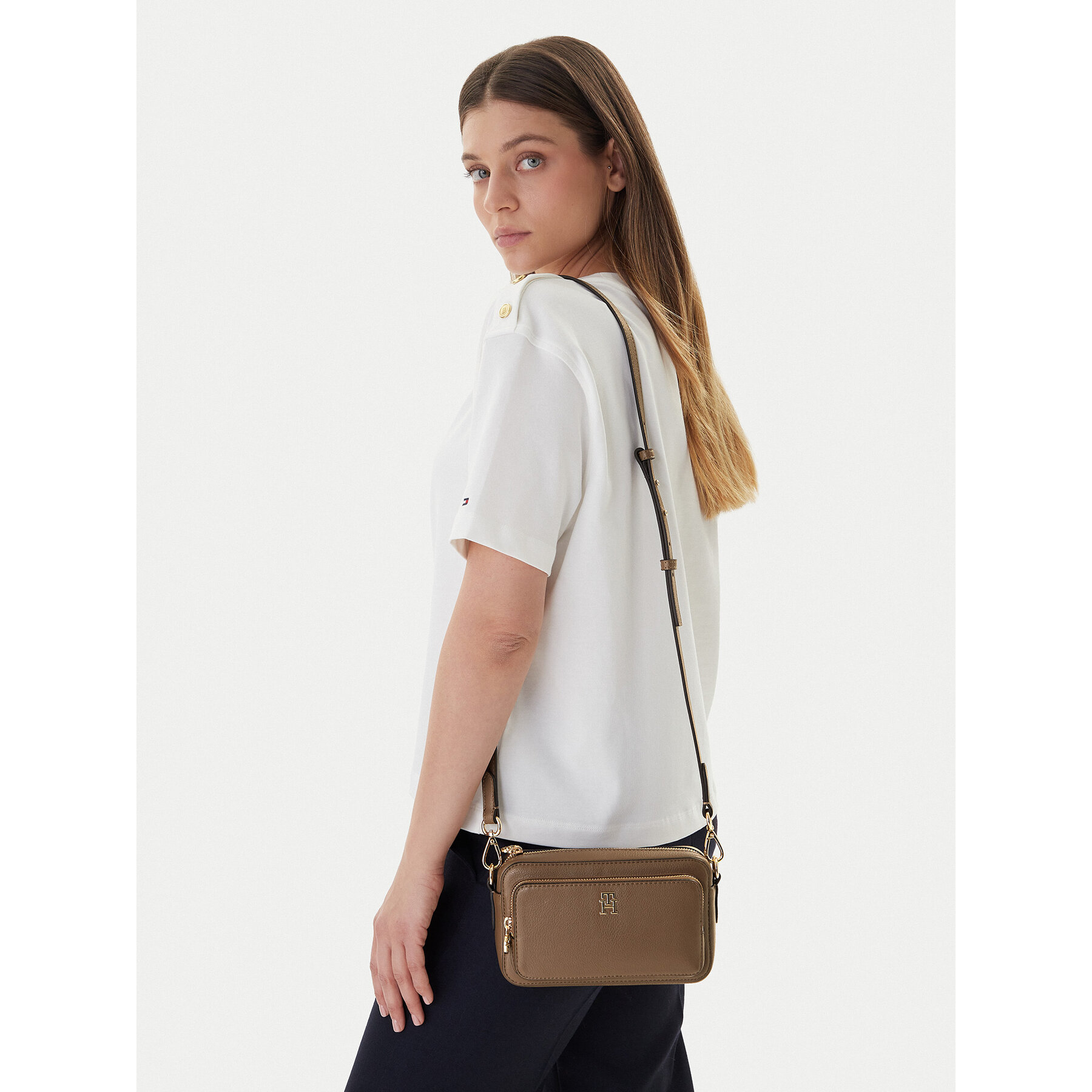 Дамска чанта Tommy Hilfiger Th Icon Camera Bag AW0AW18120 Кафяв