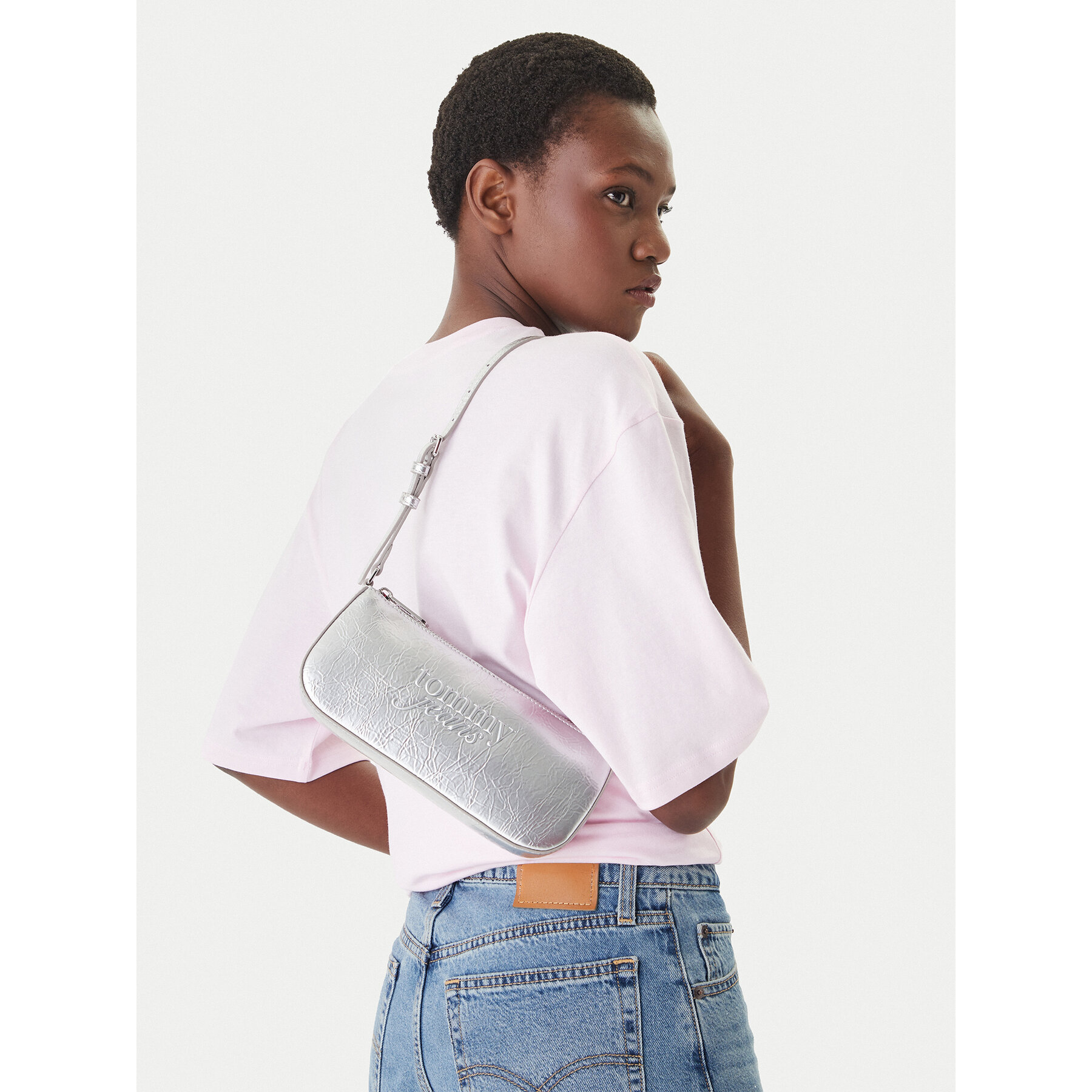 Geantă Tommy Jeans Tjw Must Metallic Shoulder Bag AW0AW18457 Argintiu