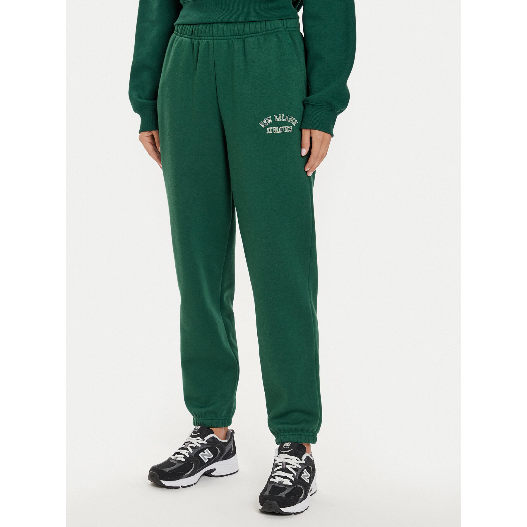 New Balance Jogginghose WP43500 Grün Relaxed Fit