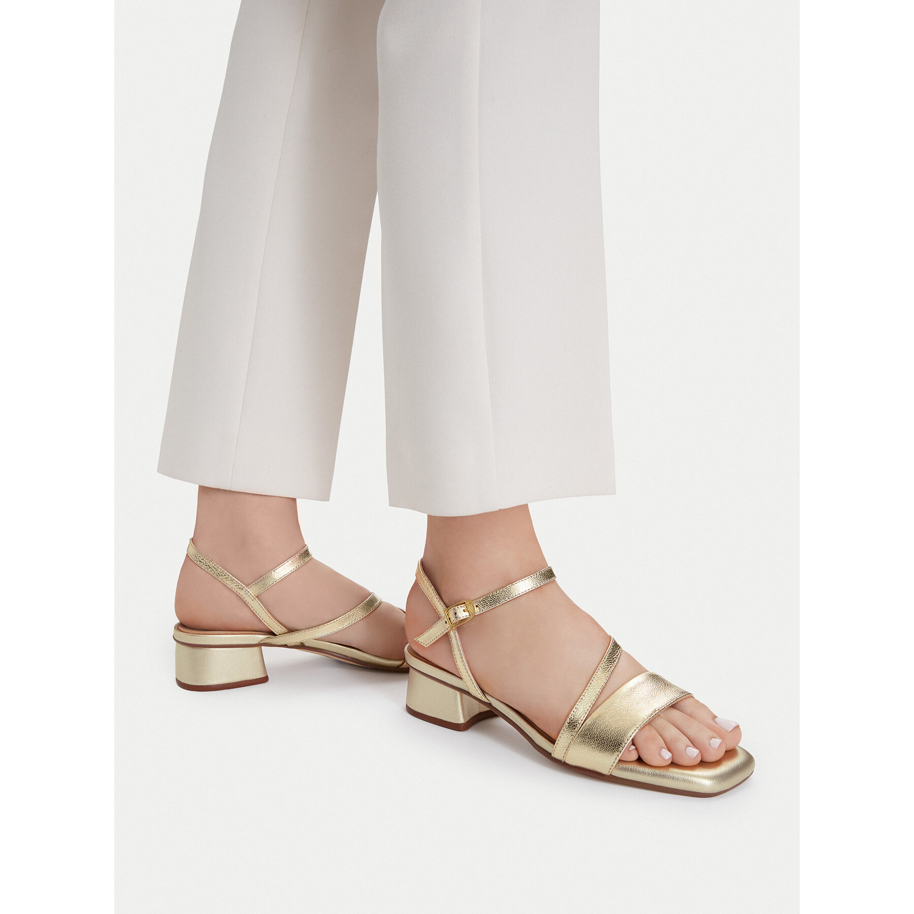 Sandale Clarks Serina35 Strap 26186120 Zlatna