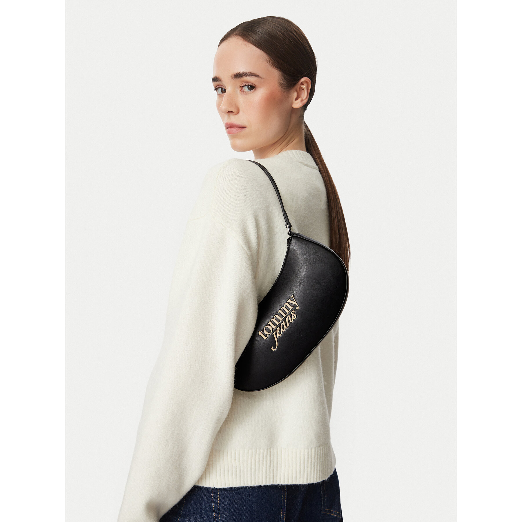 Torbica Tommy Jeans Tjw Must Shoulder Bag AW0AW19047 Crna