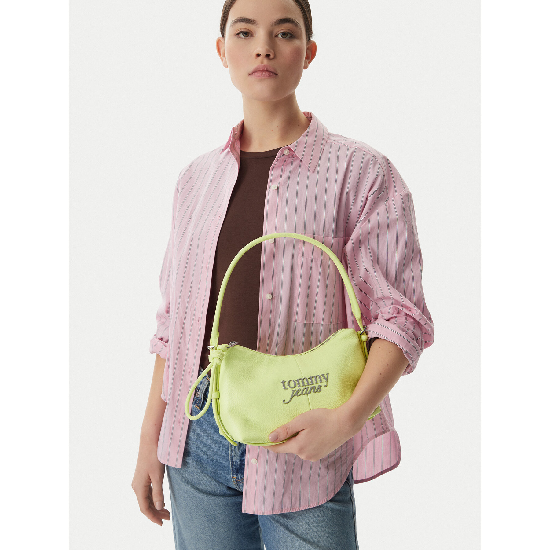 Torbica Tommy Jeans Metal Logo Shoulder Bag AW0AW18468 Zelena