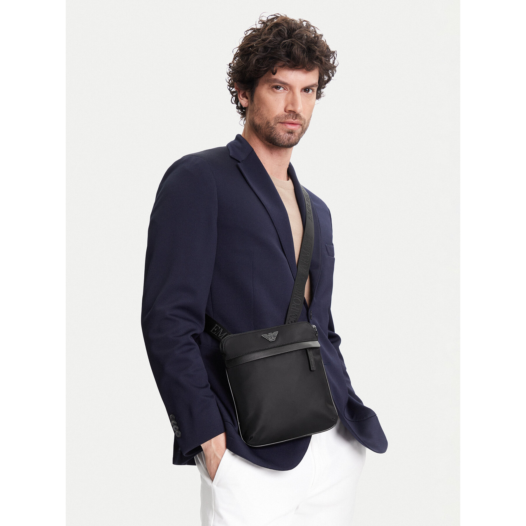 Crossover torbica Emporio Armani EM001807 AF13454 UC001 Crna
