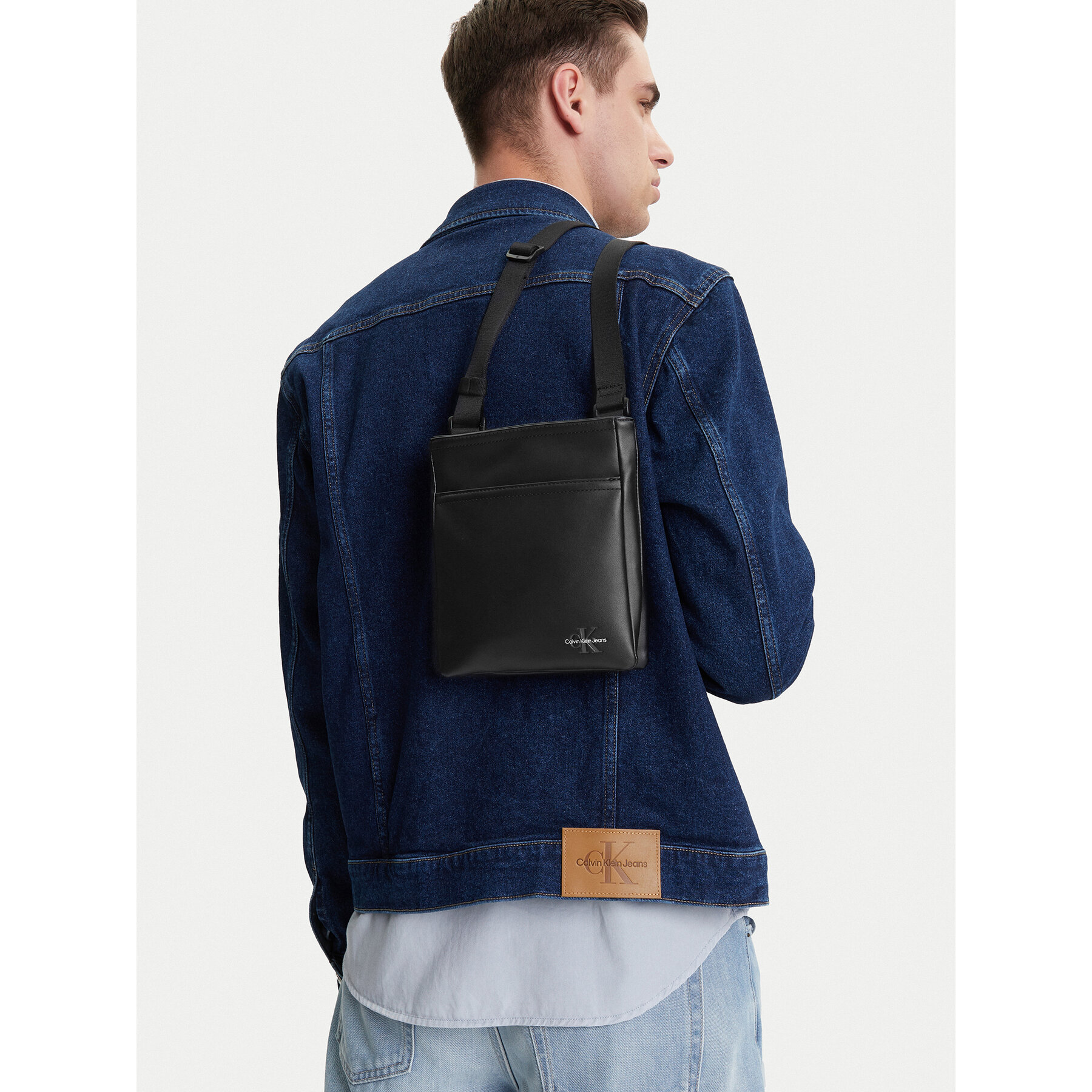 Geantă crossover Calvin Klein Jeans Mono Logo Flat Pack 18 LV04G3107G Negru