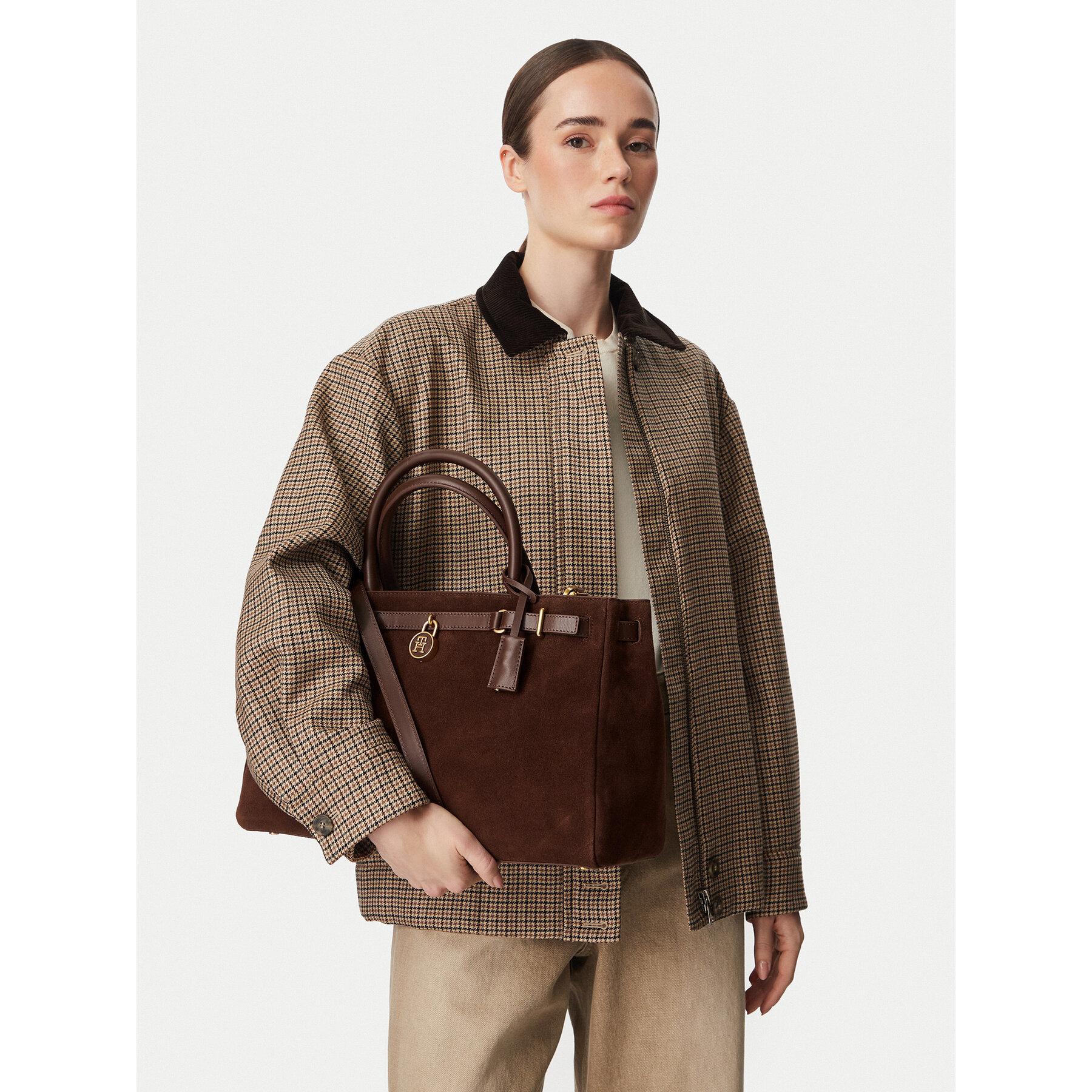 Torbica Tommy Hilfiger American Icon Tote Suede AW0AW19216 Smeđa