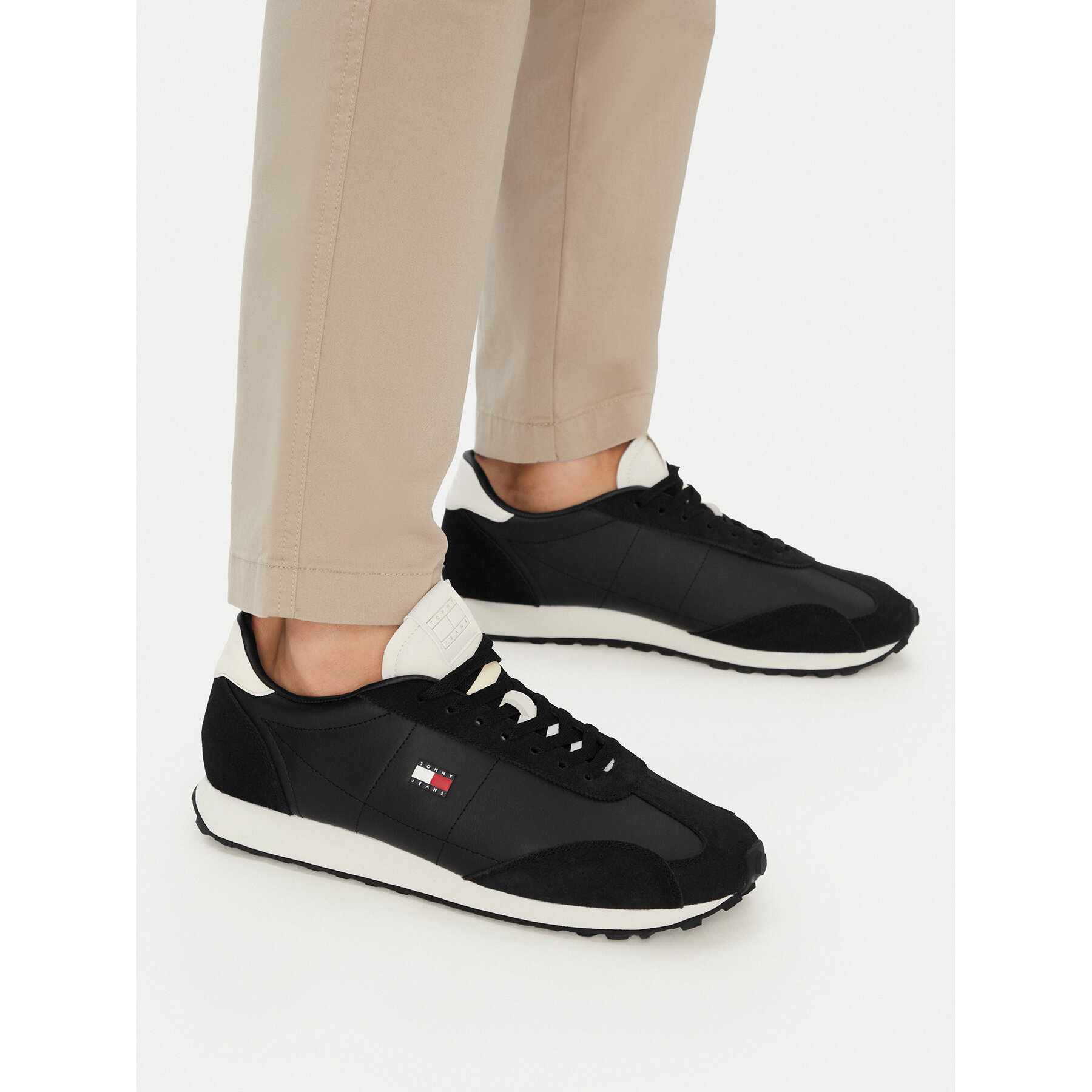 Tenisice Tommy Jeans Tjm Retro Runner Archive Mix Mat EM0EM01763 Crna