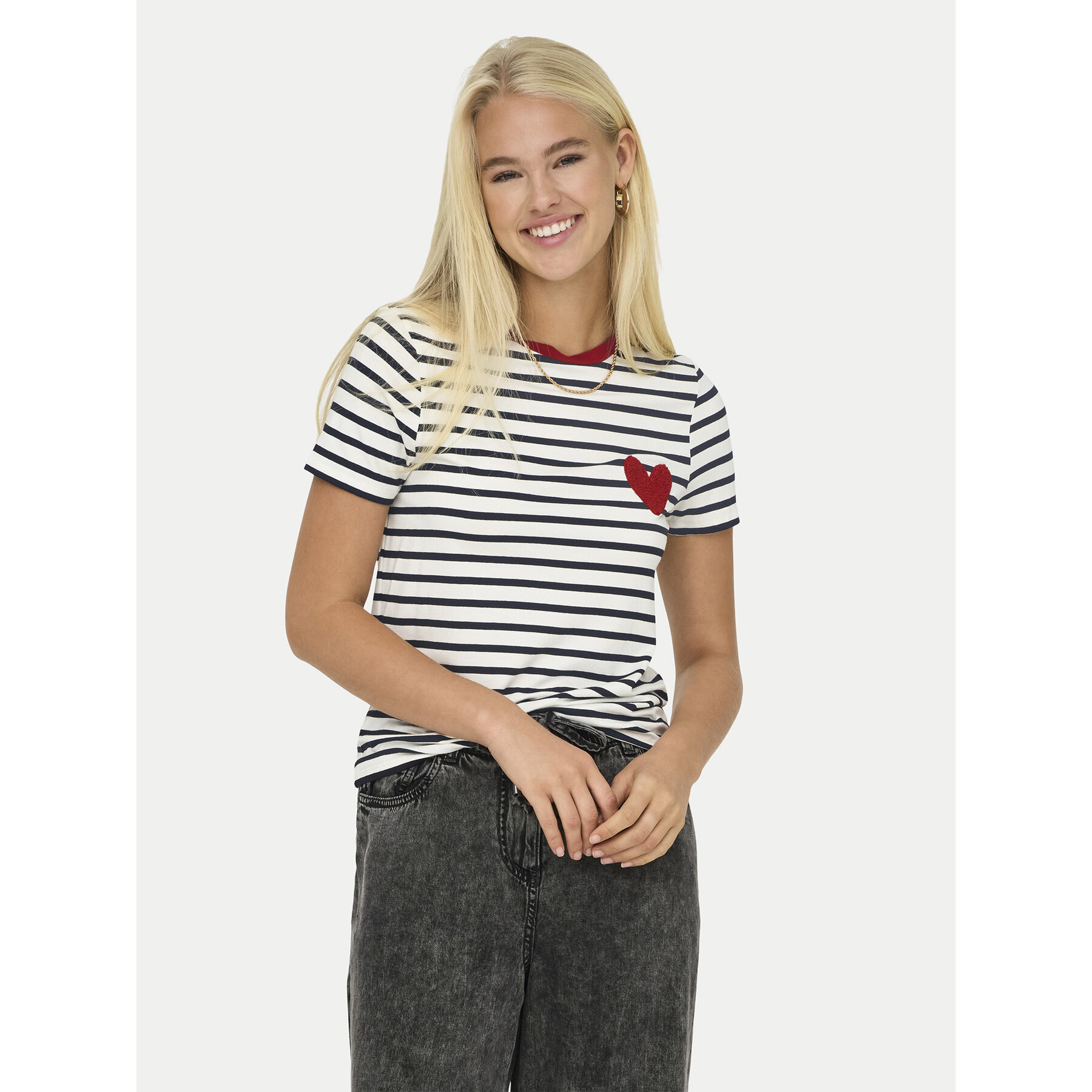 ONLY T-shirt Heart 15318959 Bijela Regular Fit