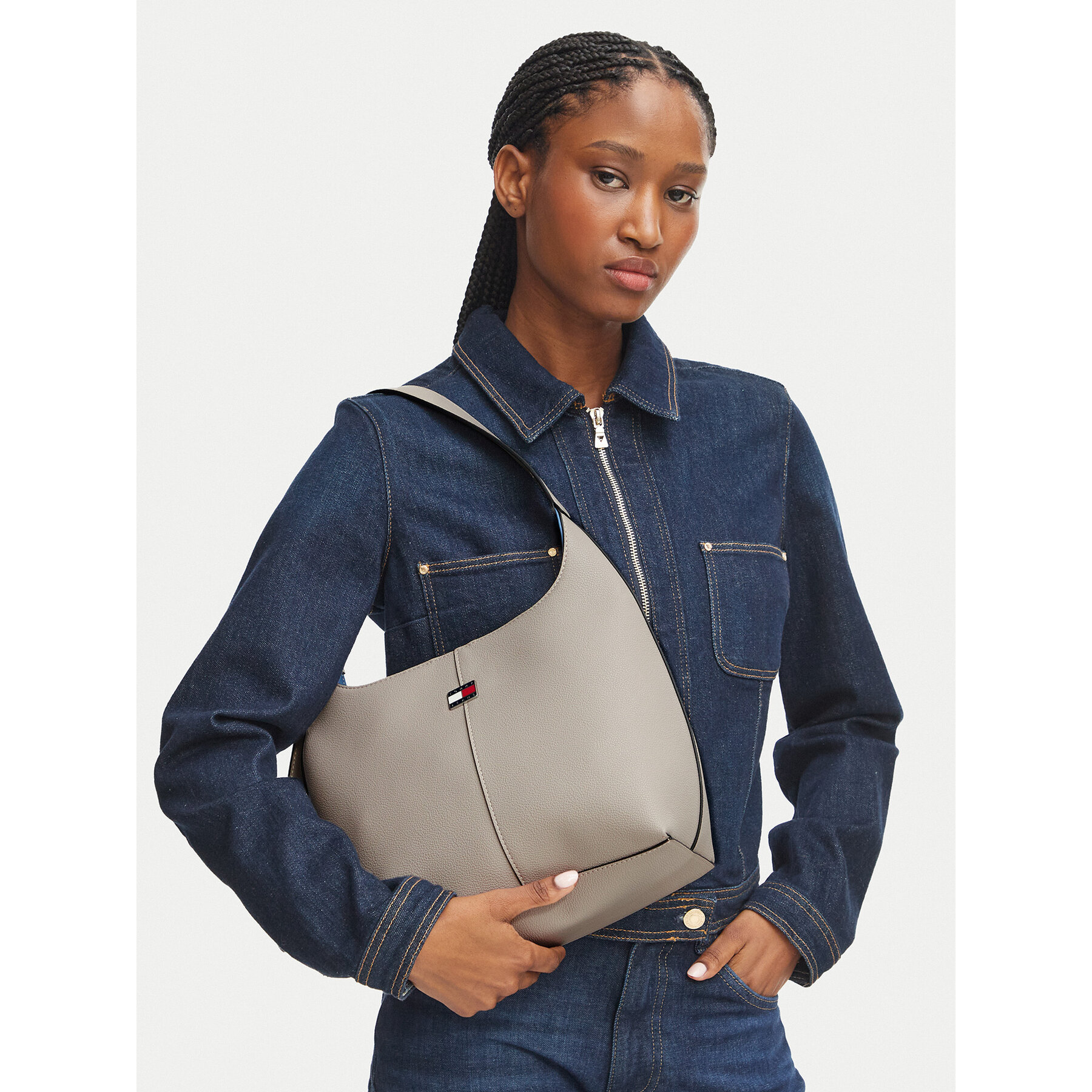 Geantă Tommy Jeans Tjw City Bucket AW0AW19062 Bej deschis