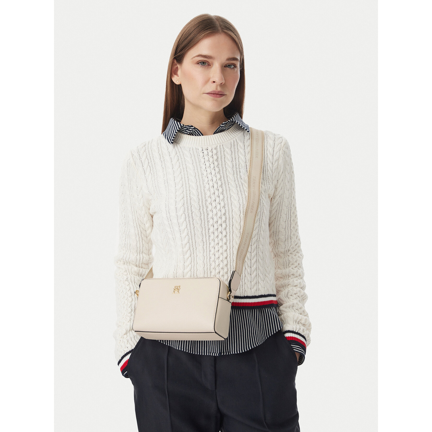 Дамска чанта Tommy Hilfiger Th Joy Camera Bag AW0AW19060 Кремав