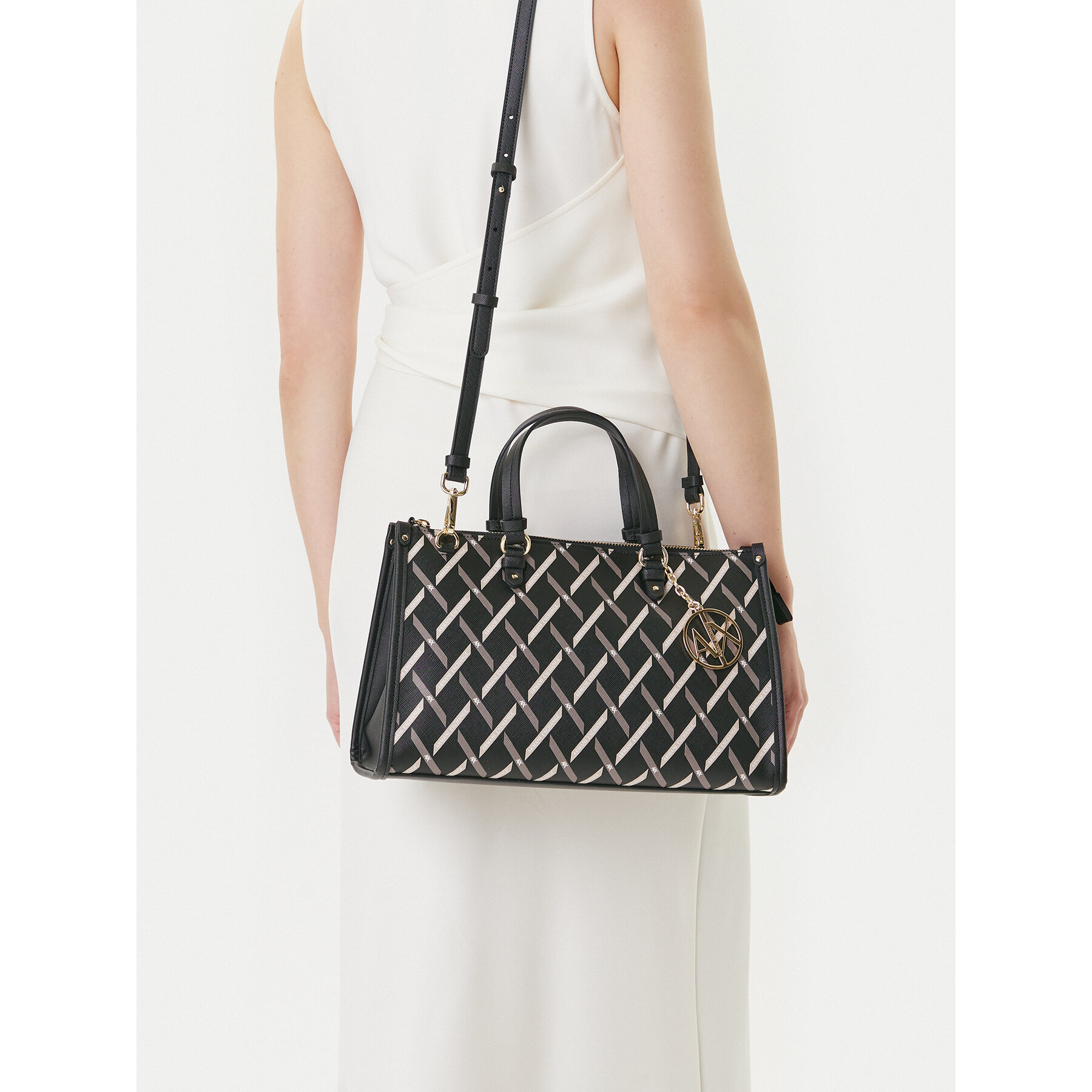 Táska Armani Exchange XW000400 AF17155 MC043 Fekete