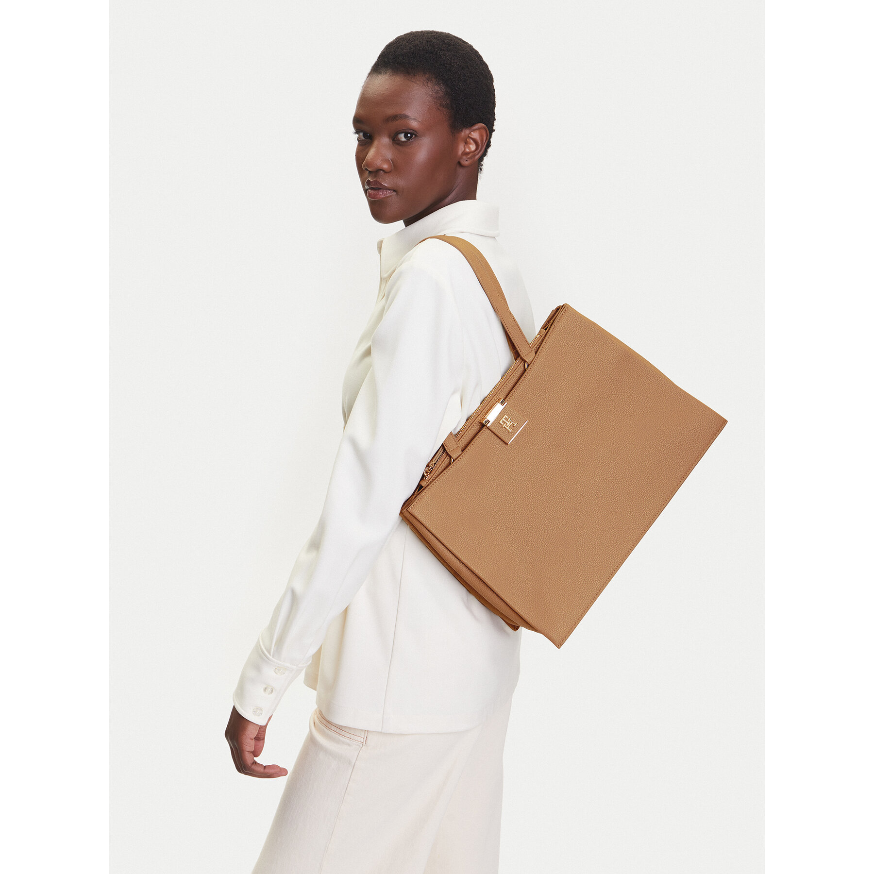 Τσάντα Tommy Hilfiger Th Her Tote AW0AW17191 Καφέ