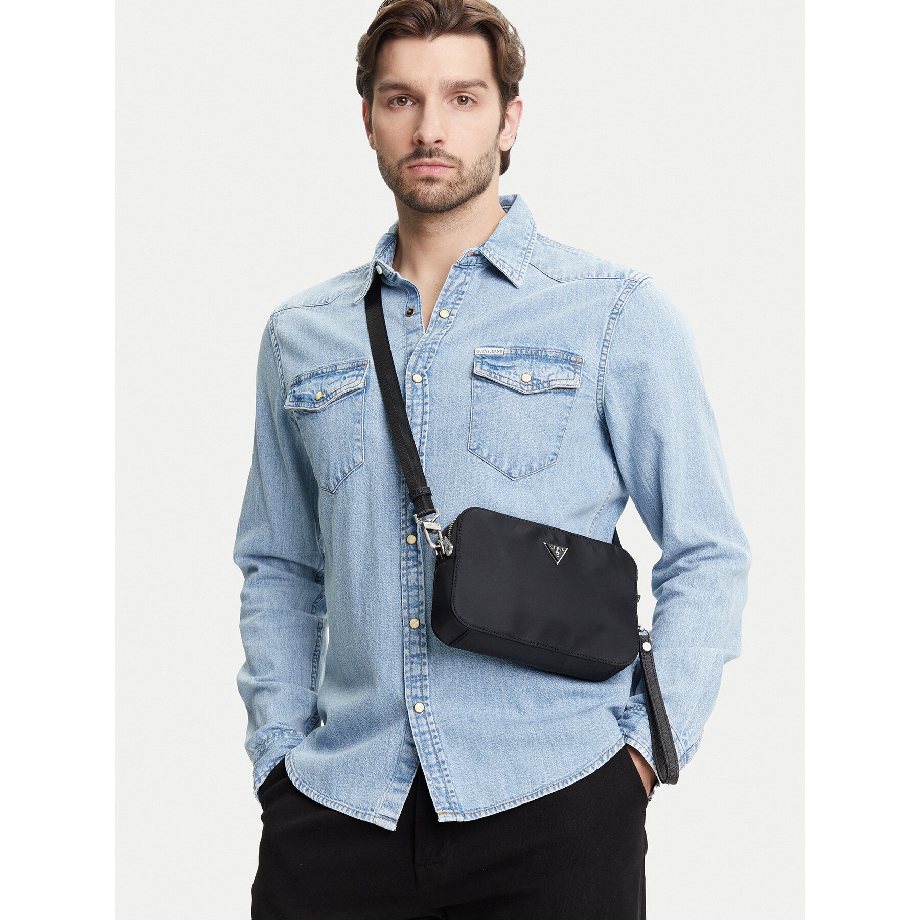 Мъжка чантичка Guess PMMINY P5245 Черен