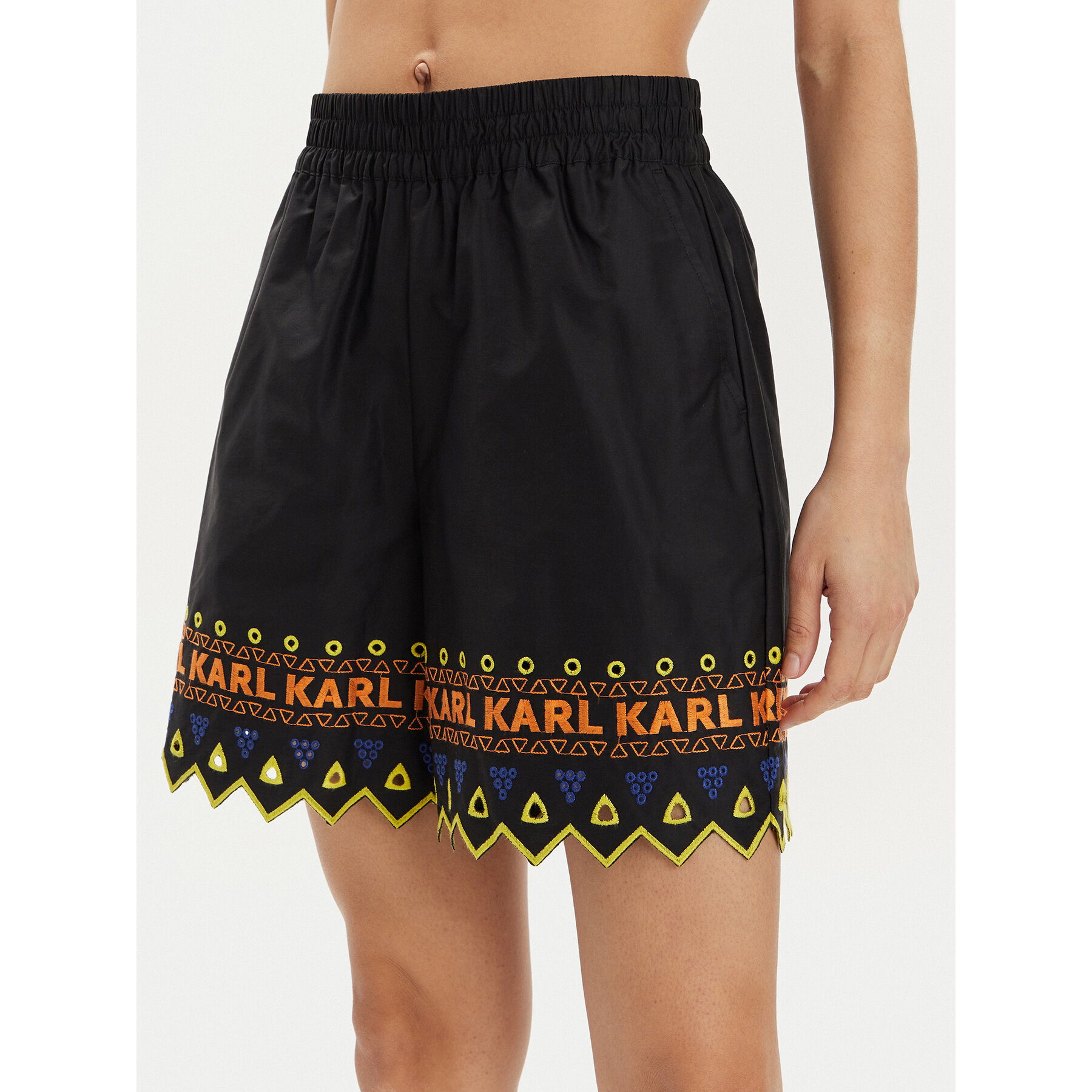 KARL LAGERFELD Stoffshorts 241W1003 Schwarz Regular Fit